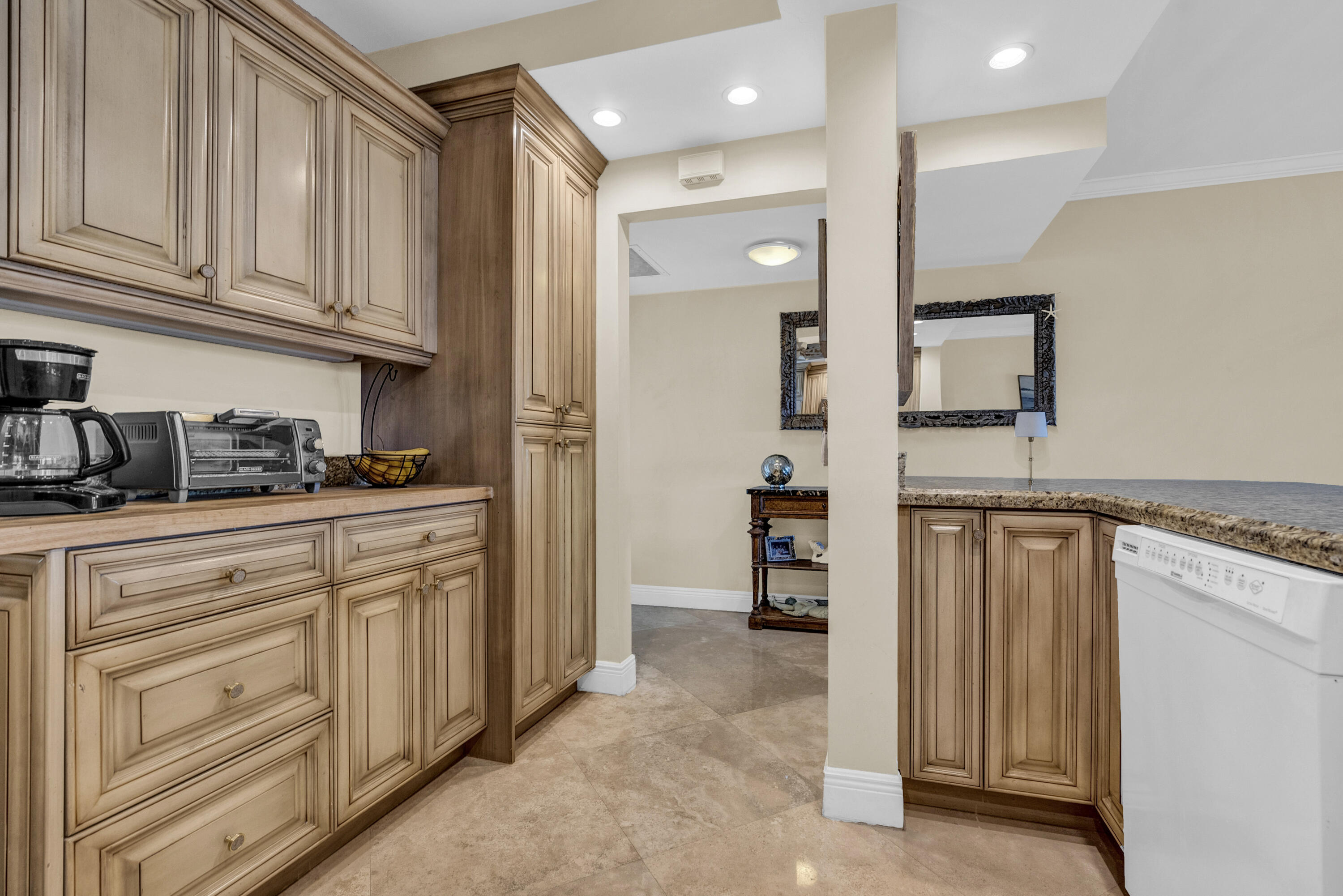 3050 NE 48th #305, Lighthouse Point FL 33064