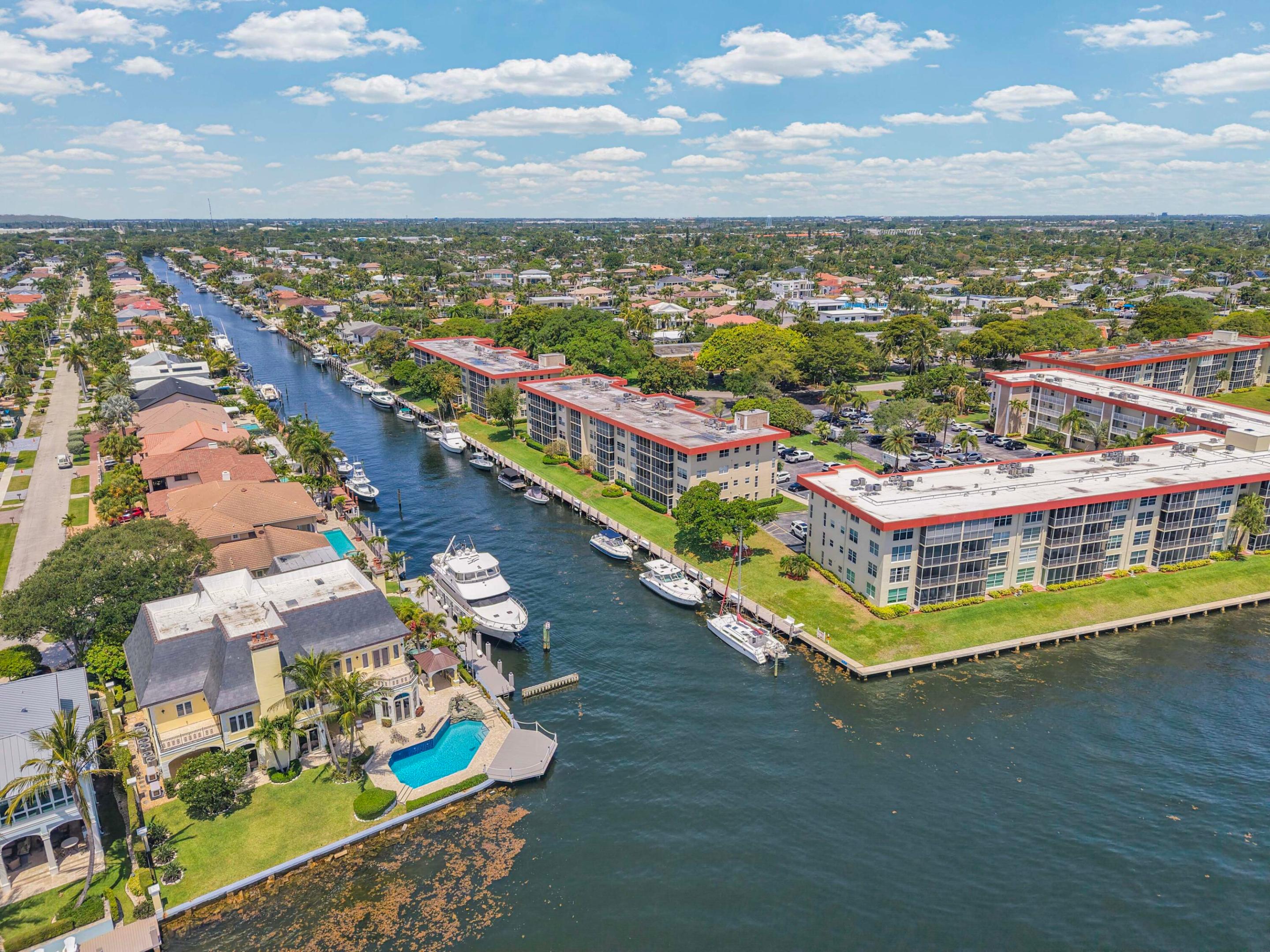 3050 NE 48th #305, Lighthouse Point FL 33064