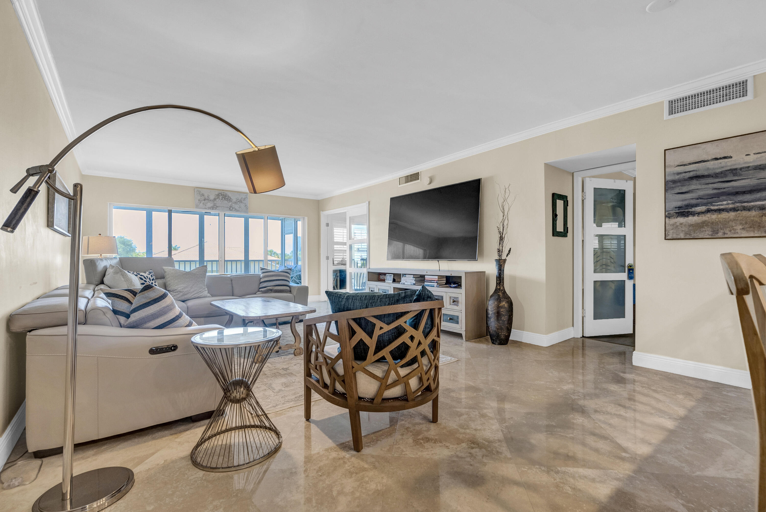 3050 NE 48th #305, Lighthouse Point FL 33064