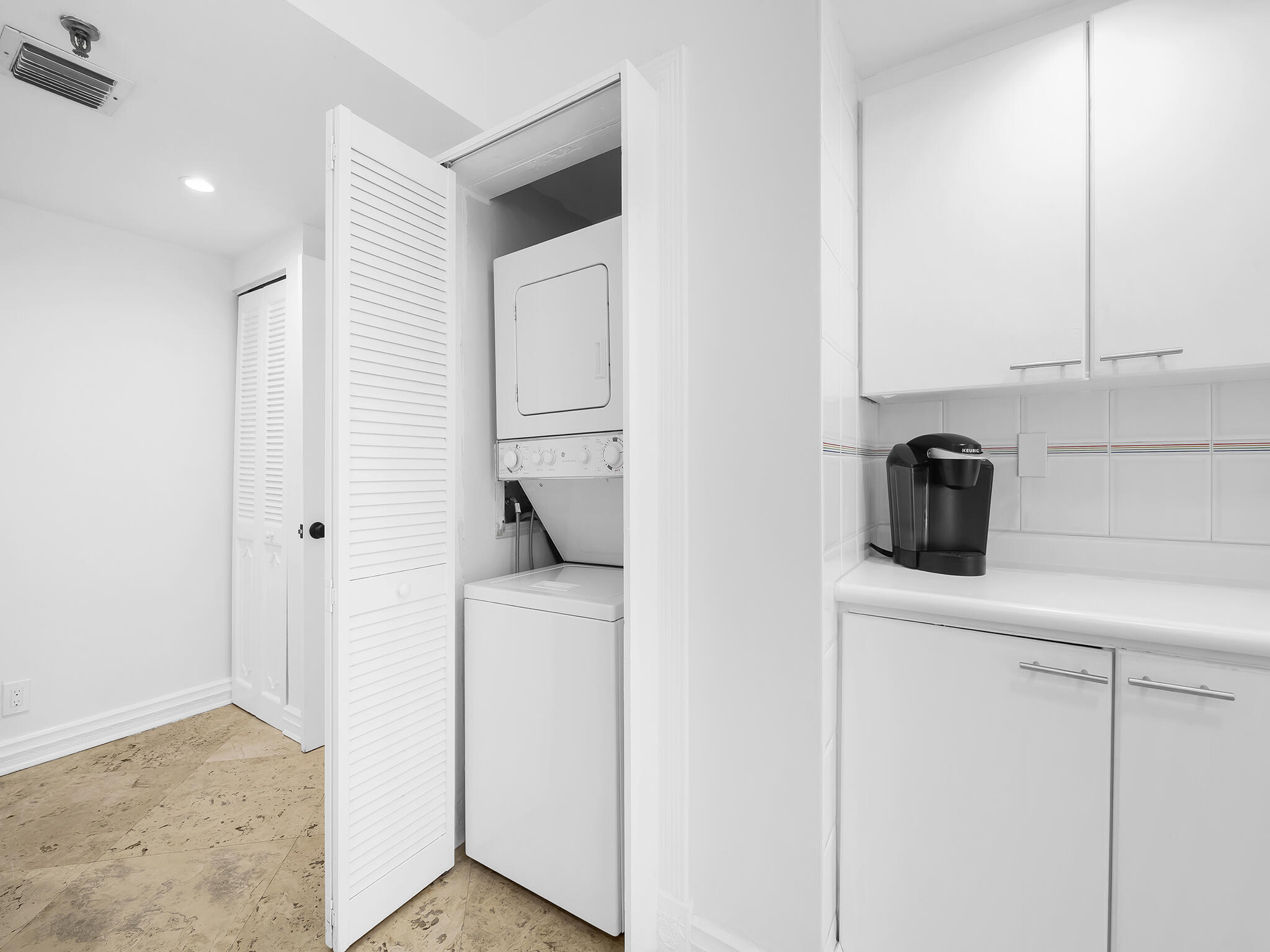 2917 S Ocean #304, Highland Beach FL 33487