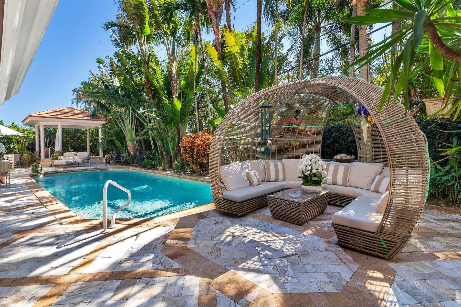 286 Jamaica, Palm Beach FL 33480