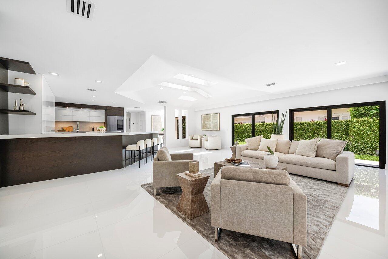 1648 Breakers West, West Palm Beach FL 33411