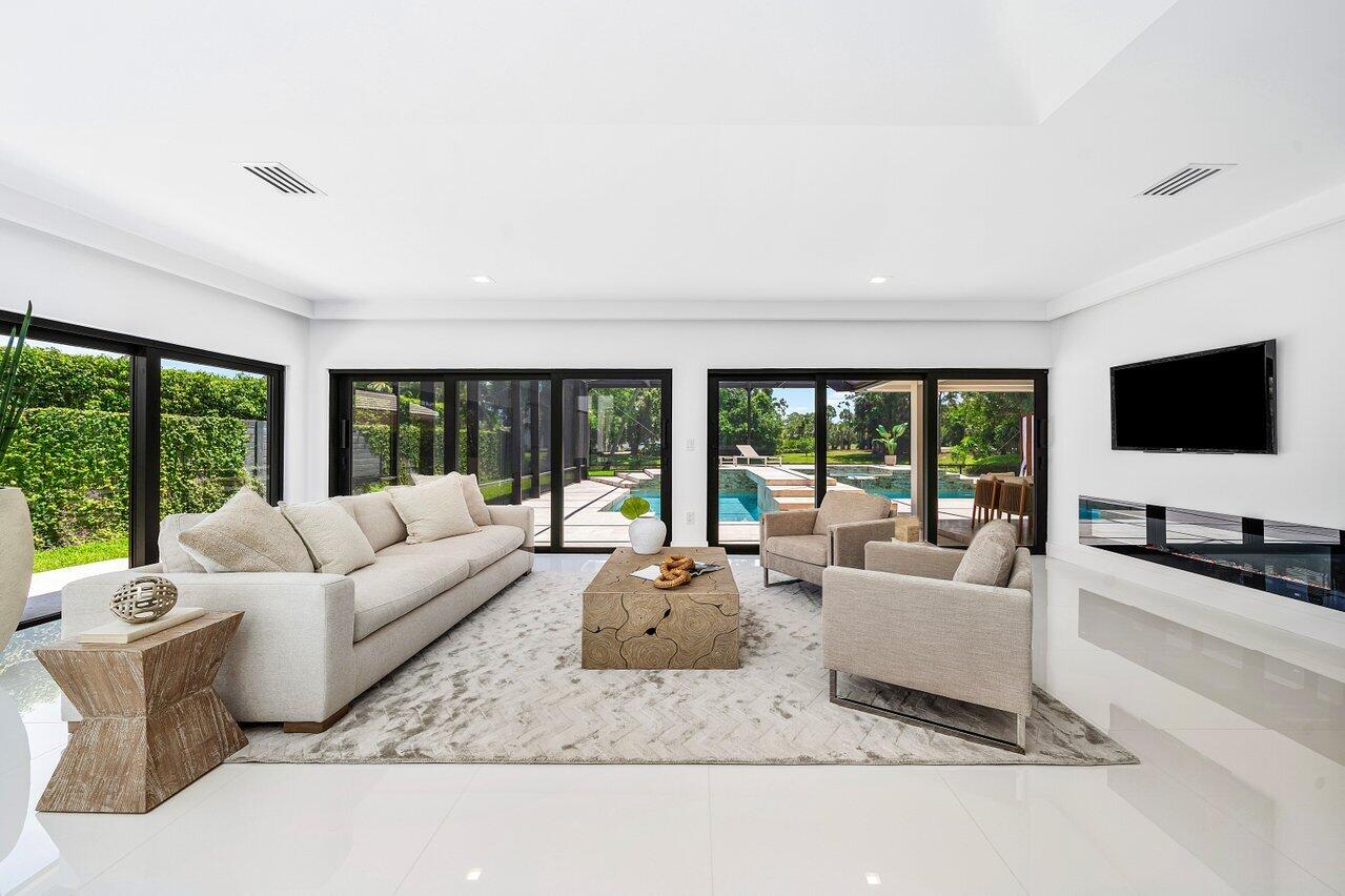 1648 Breakers West, West Palm Beach FL 33411