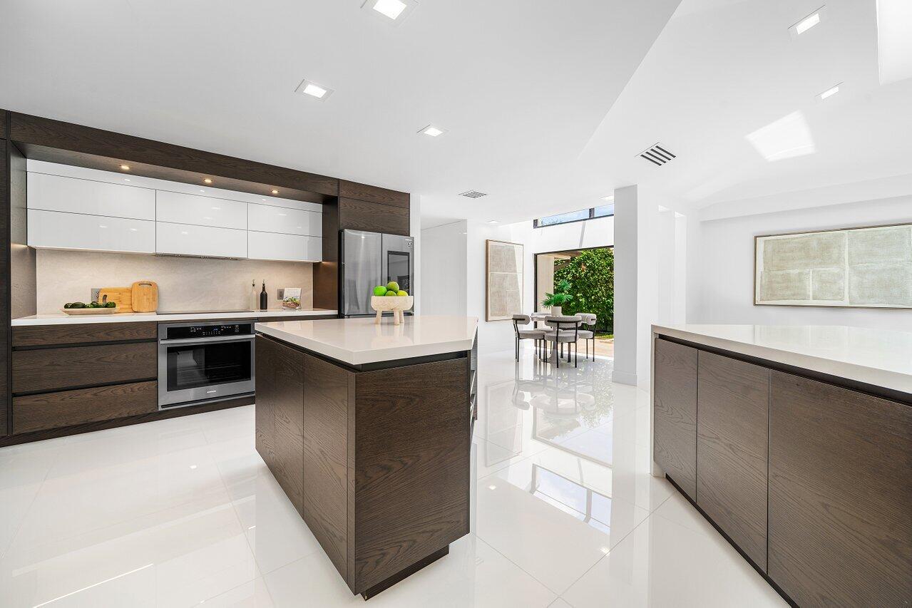 1648 Breakers West, West Palm Beach FL 33411