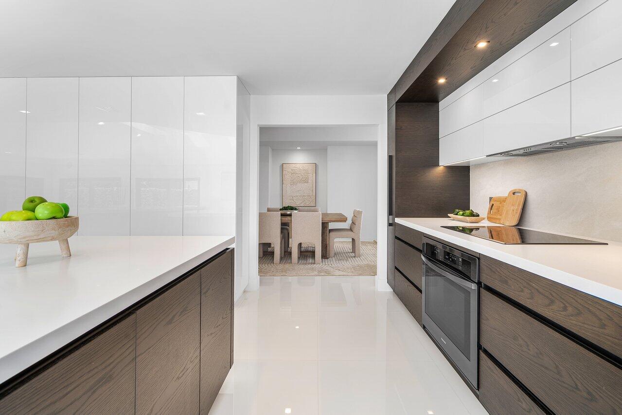 1648 Breakers West, West Palm Beach FL 33411