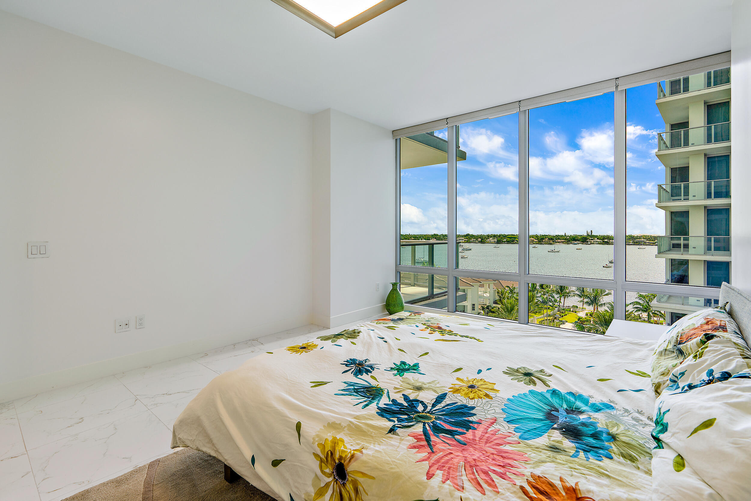 1 Water Club #704, North Palm Beach FL 33408