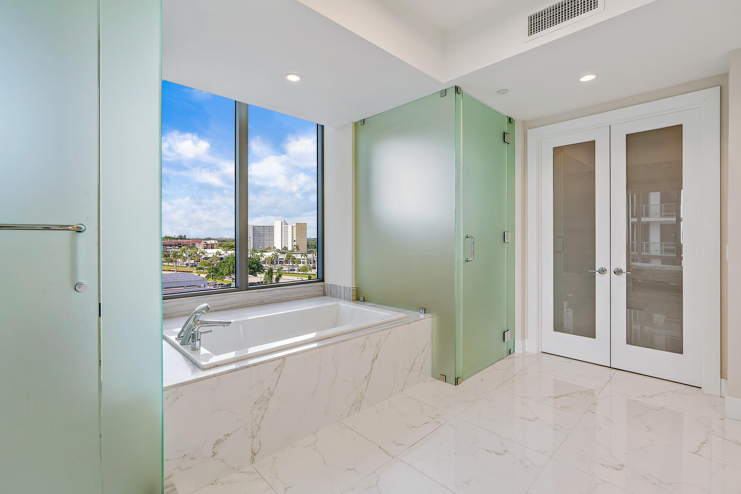1 Water Club #704, North Palm Beach FL 33408