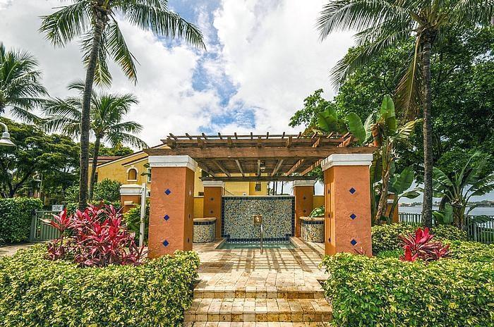 160 Yacht Club 206 #206, Hypoluxo FL 33462