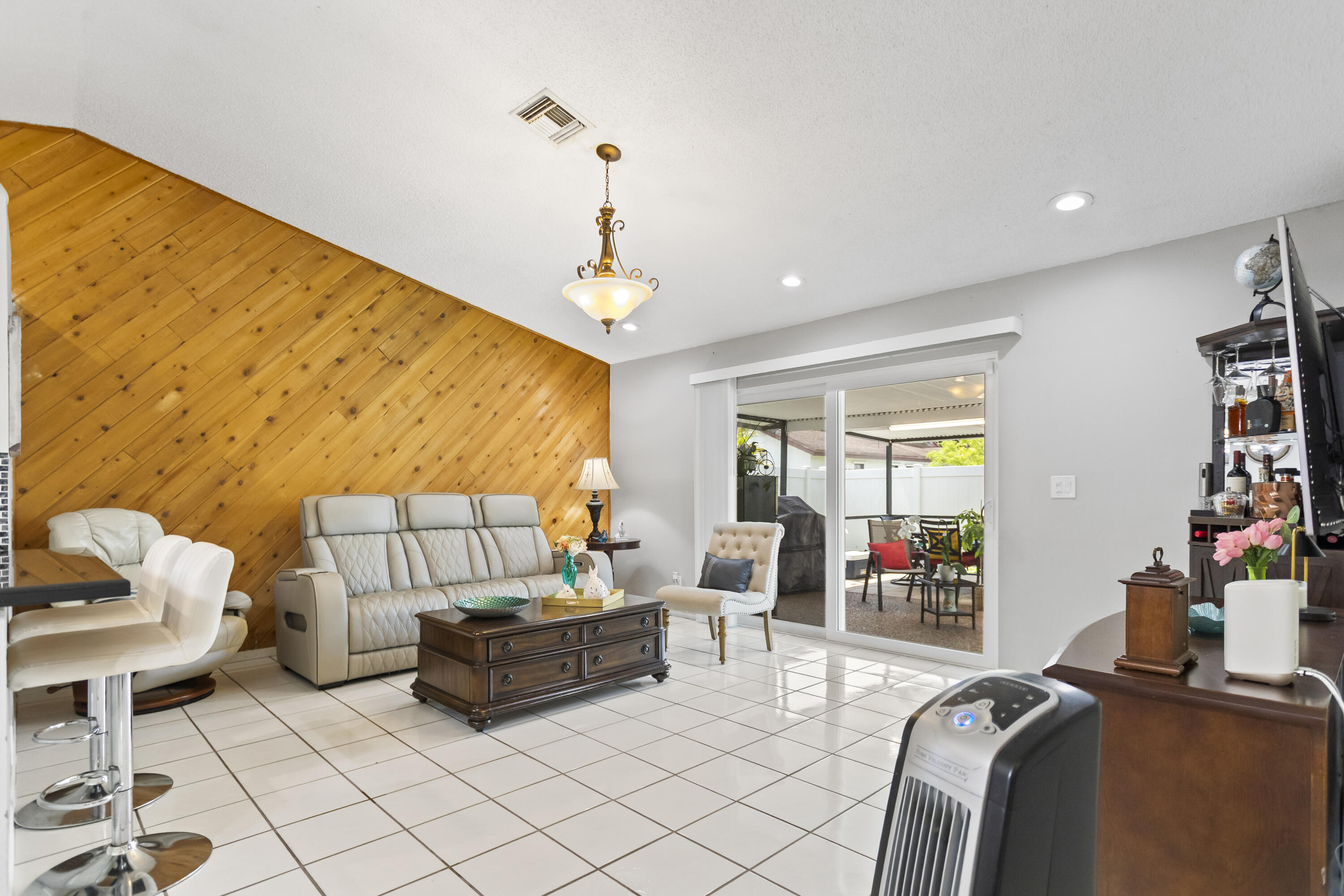 8620 NW 48th, Lauderhill FL 33351
