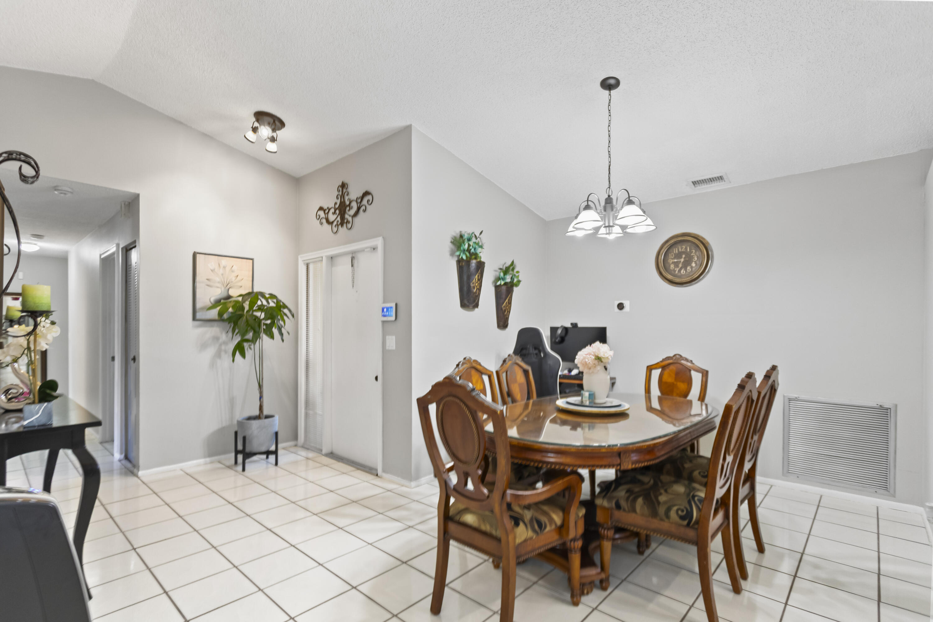 8620 NW 48th, Lauderhill FL 33351