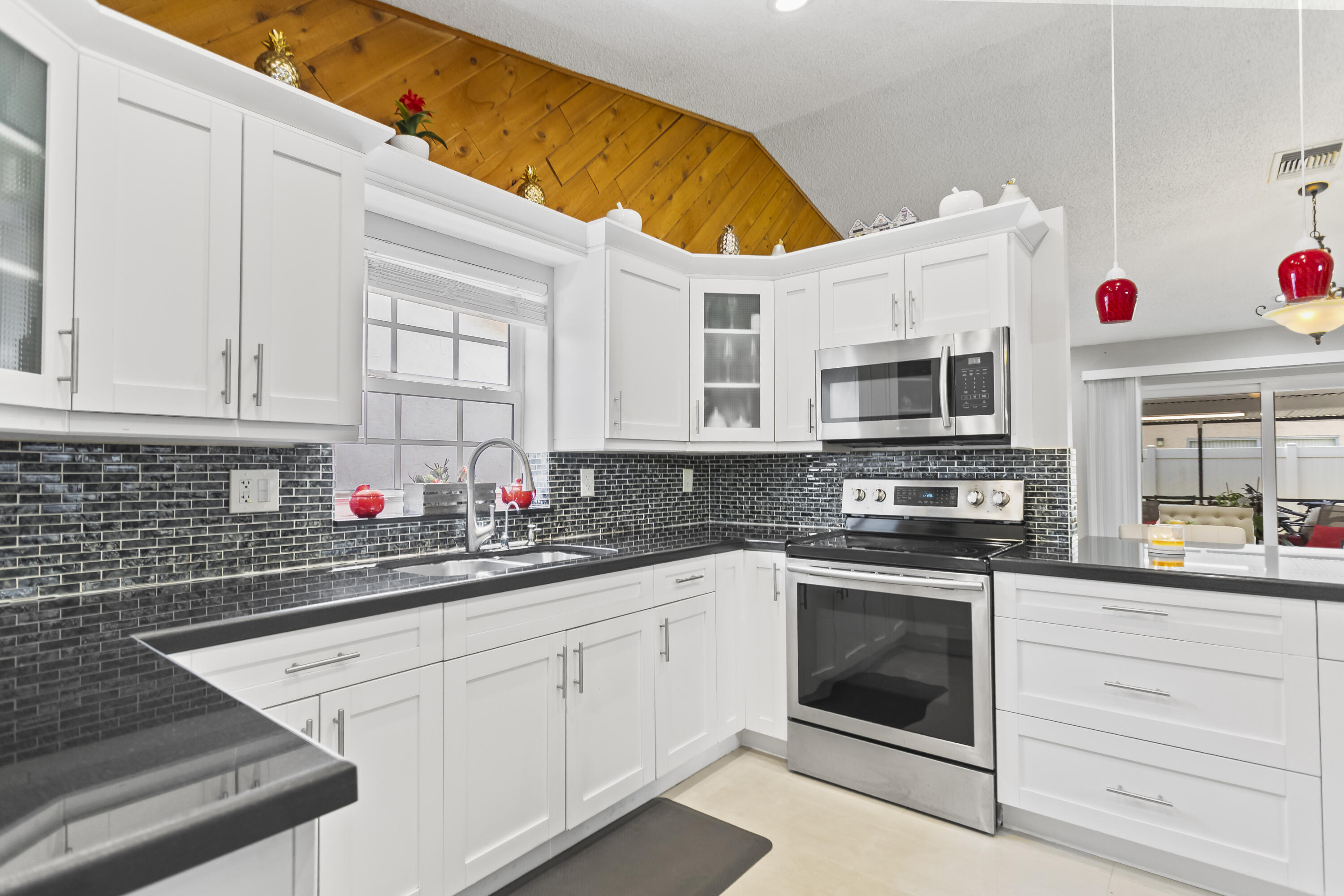 8620 NW 48th, Lauderhill FL 33351