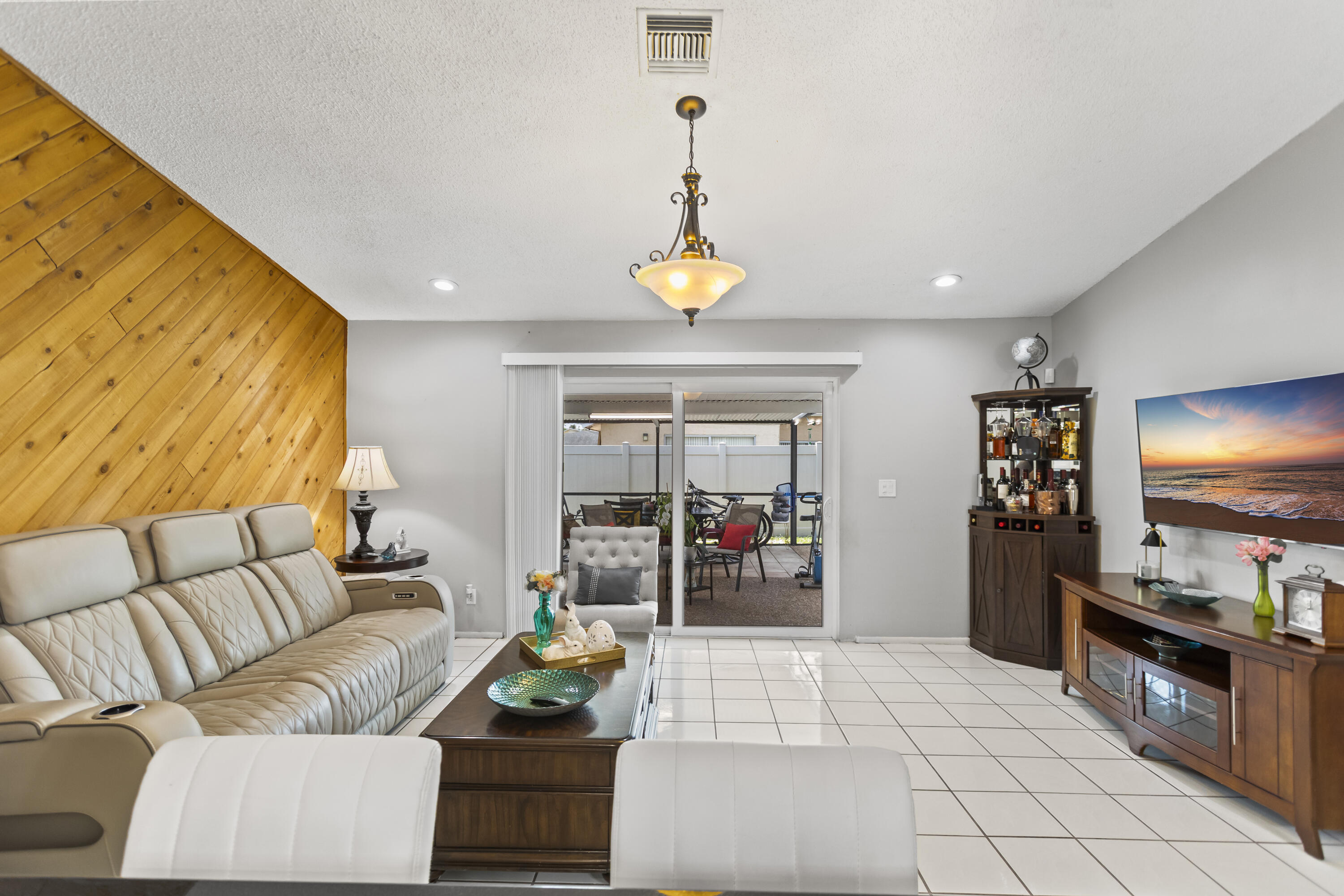 8620 NW 48th, Lauderhill FL 33351