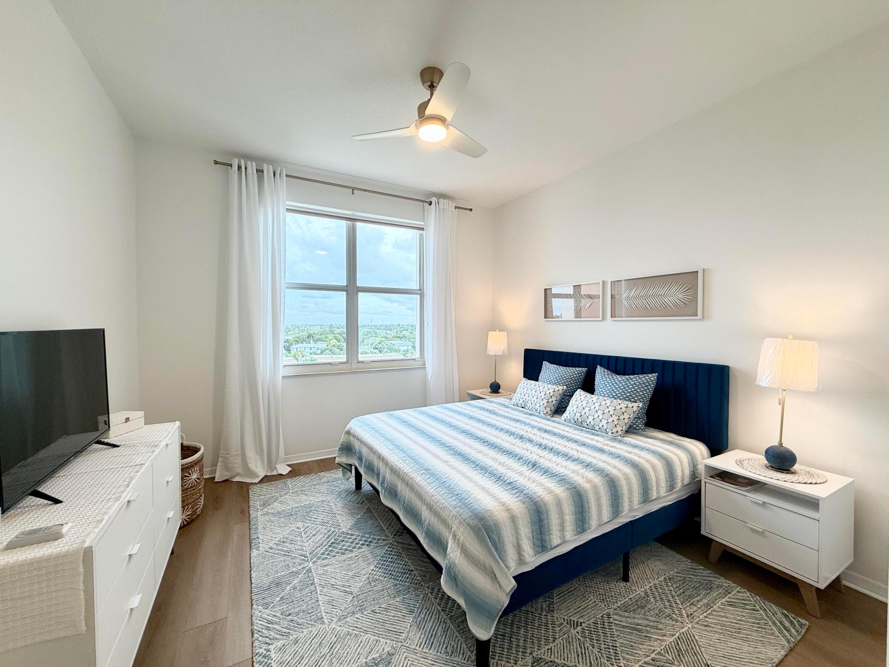 804 E Windward #Ph15, Lantana FL 33462