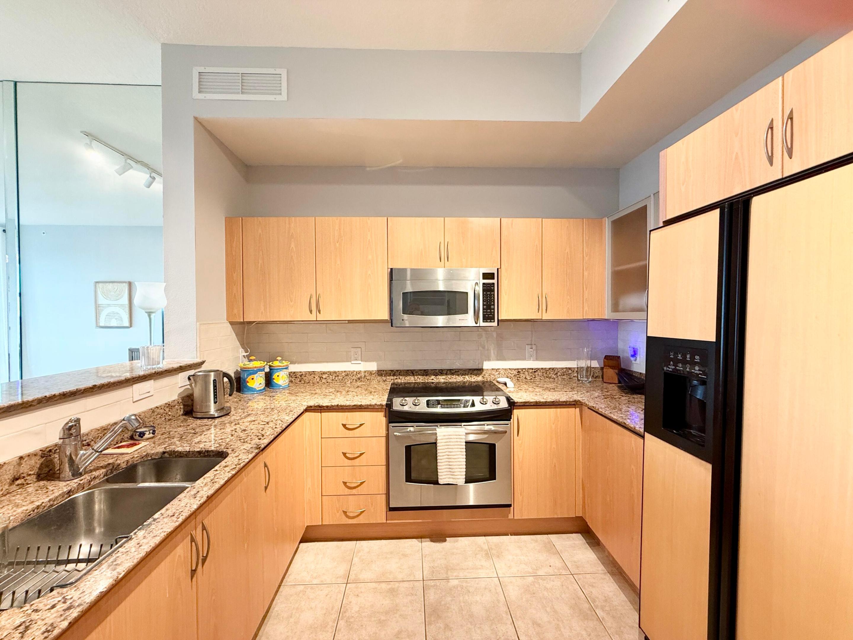 804 E Windward #Ph15, Lantana FL 33462
