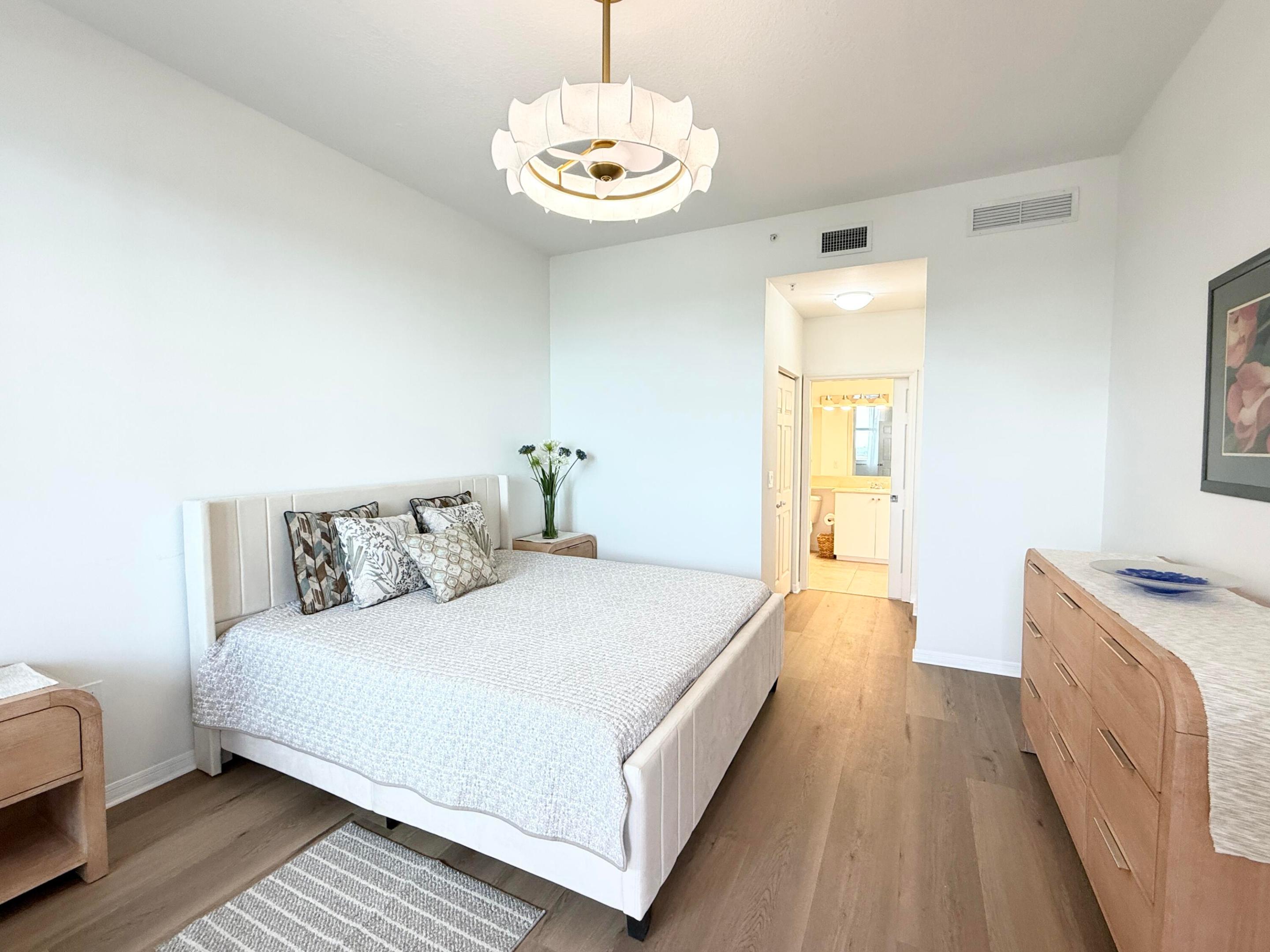 804 E Windward #Ph15, Lantana FL 33462
