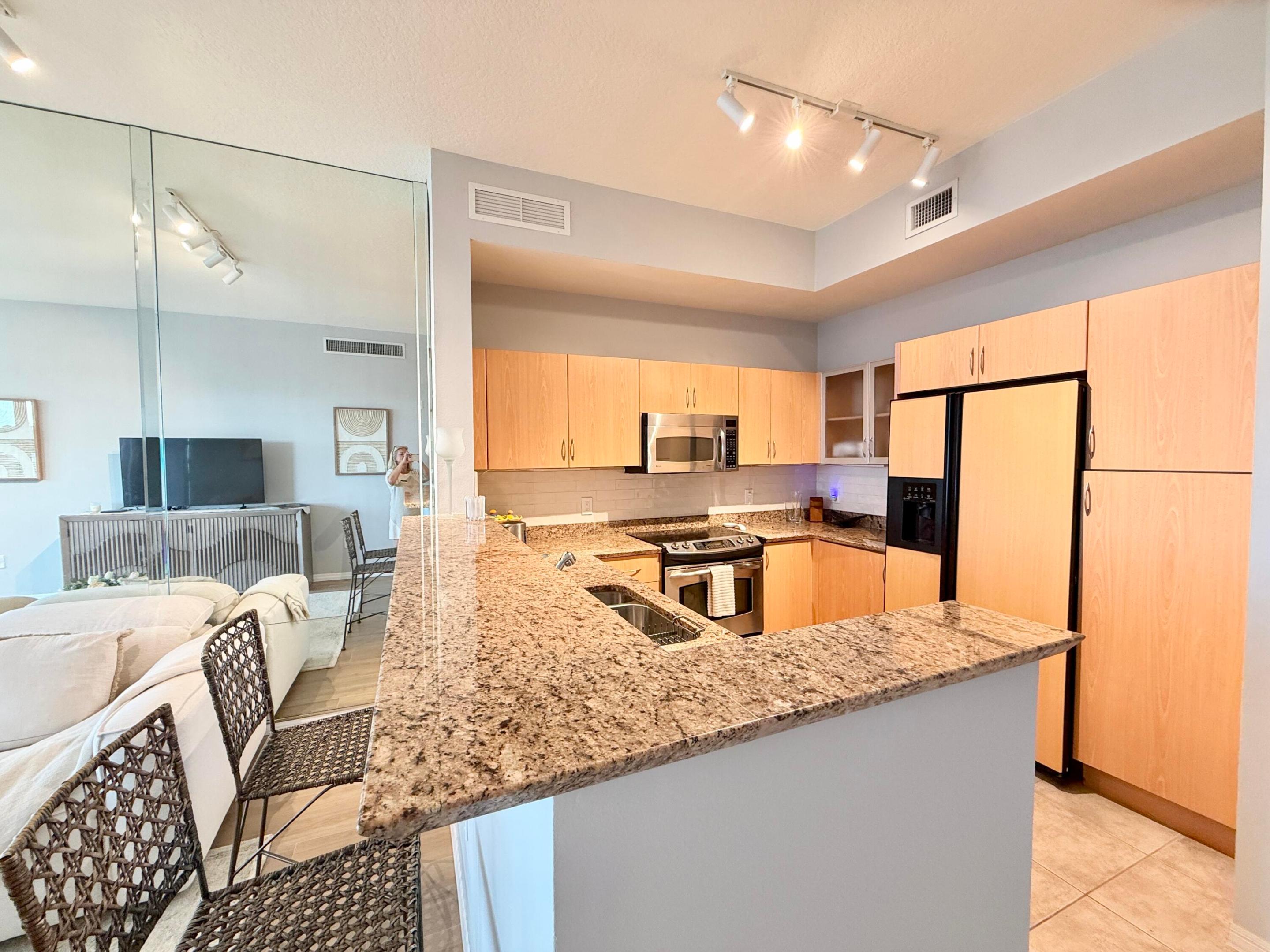 804 E Windward #Ph15, Lantana FL 33462