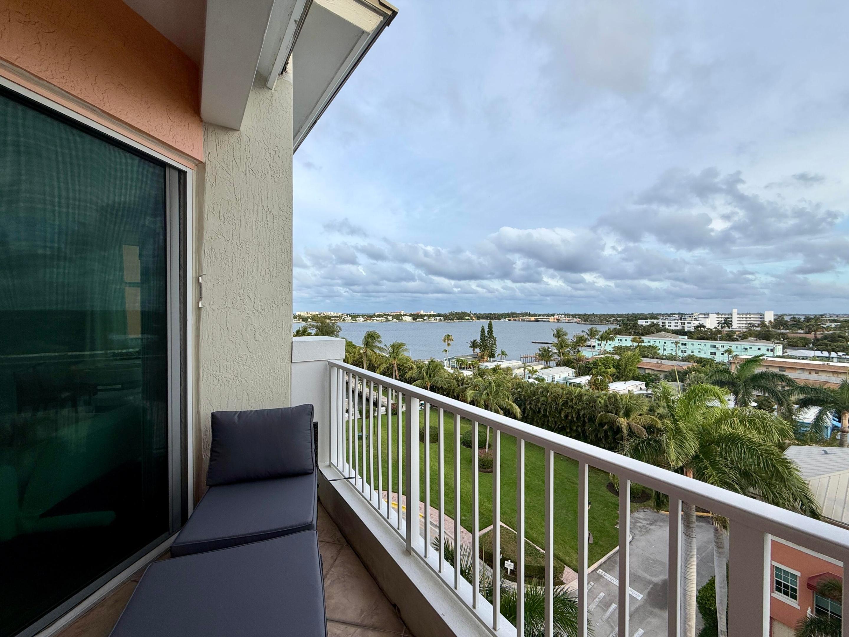 804 E Windward #Ph15, Lantana FL 33462