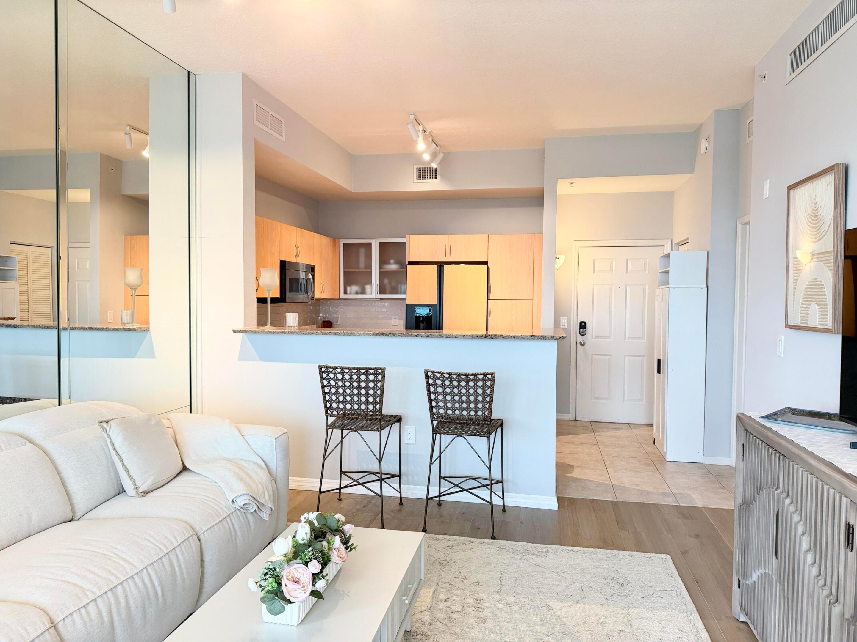 804 E Windward #Ph15, Lantana FL 33462