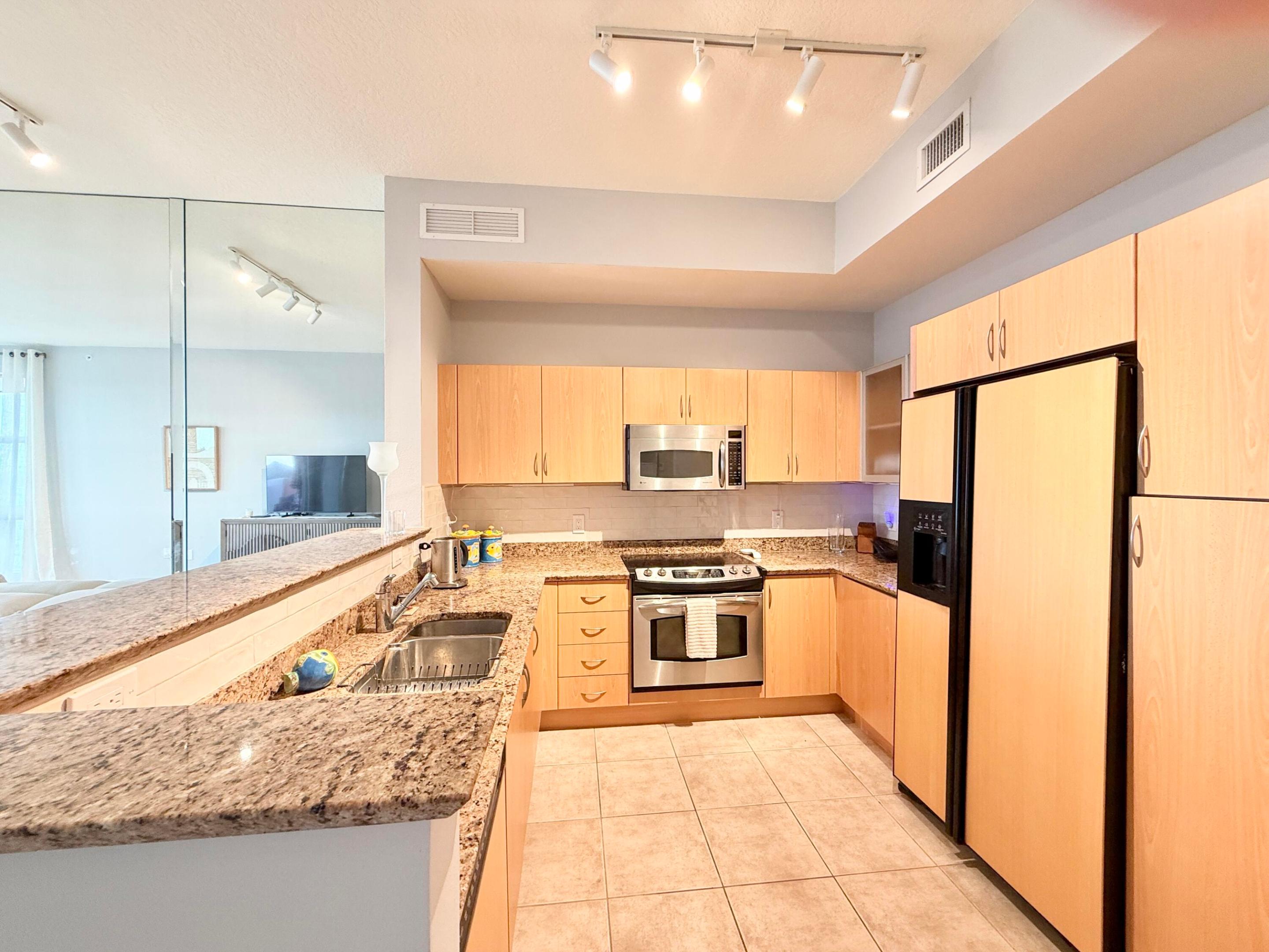 804 E Windward #Ph15, Lantana FL 33462