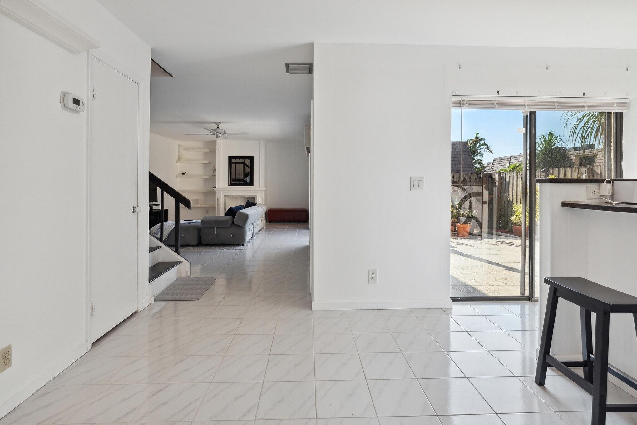 564 Springdale, Palm Springs FL 33461
