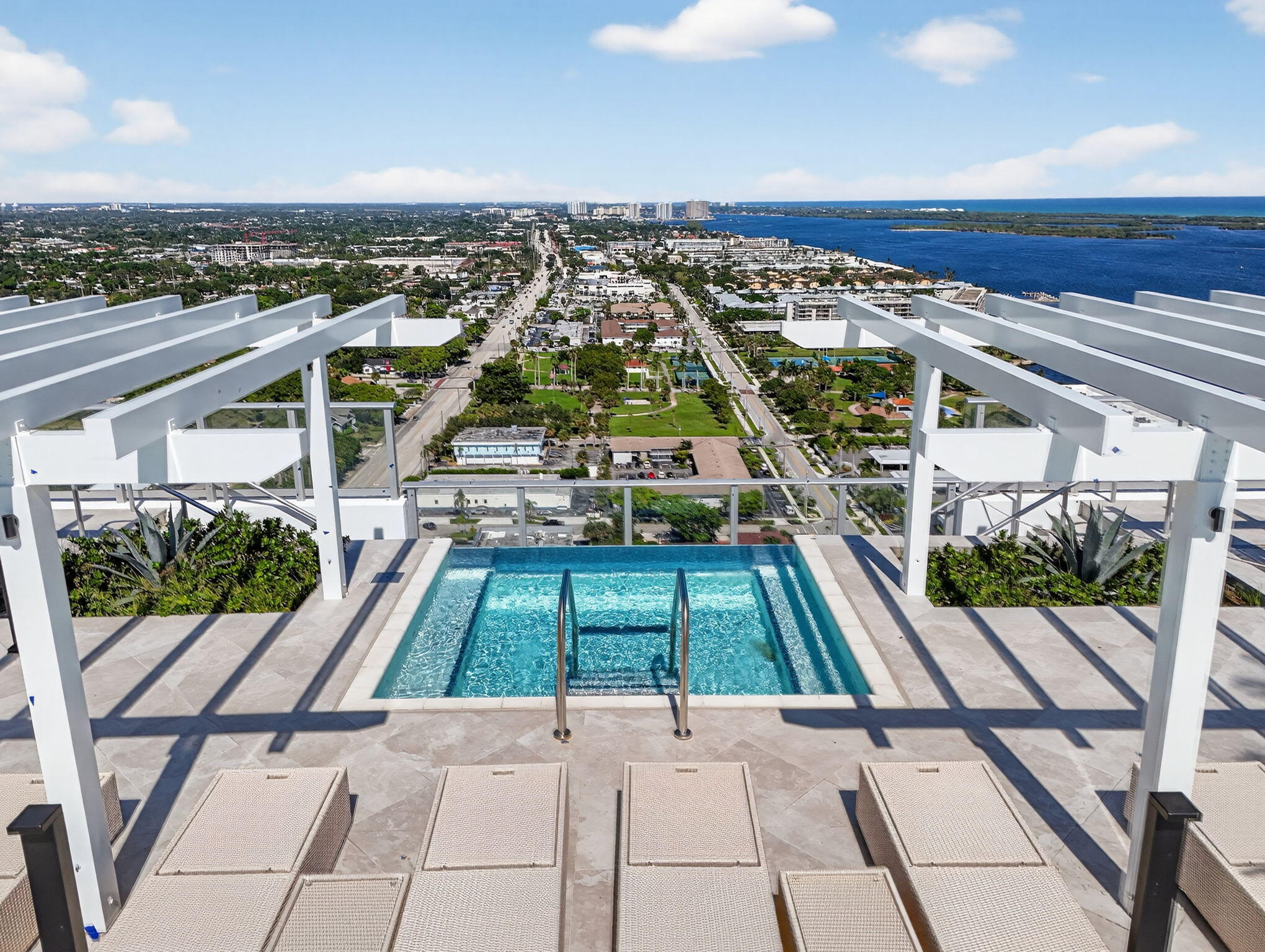 220 Lake Shore #1907, West Palm Beach FL 33403