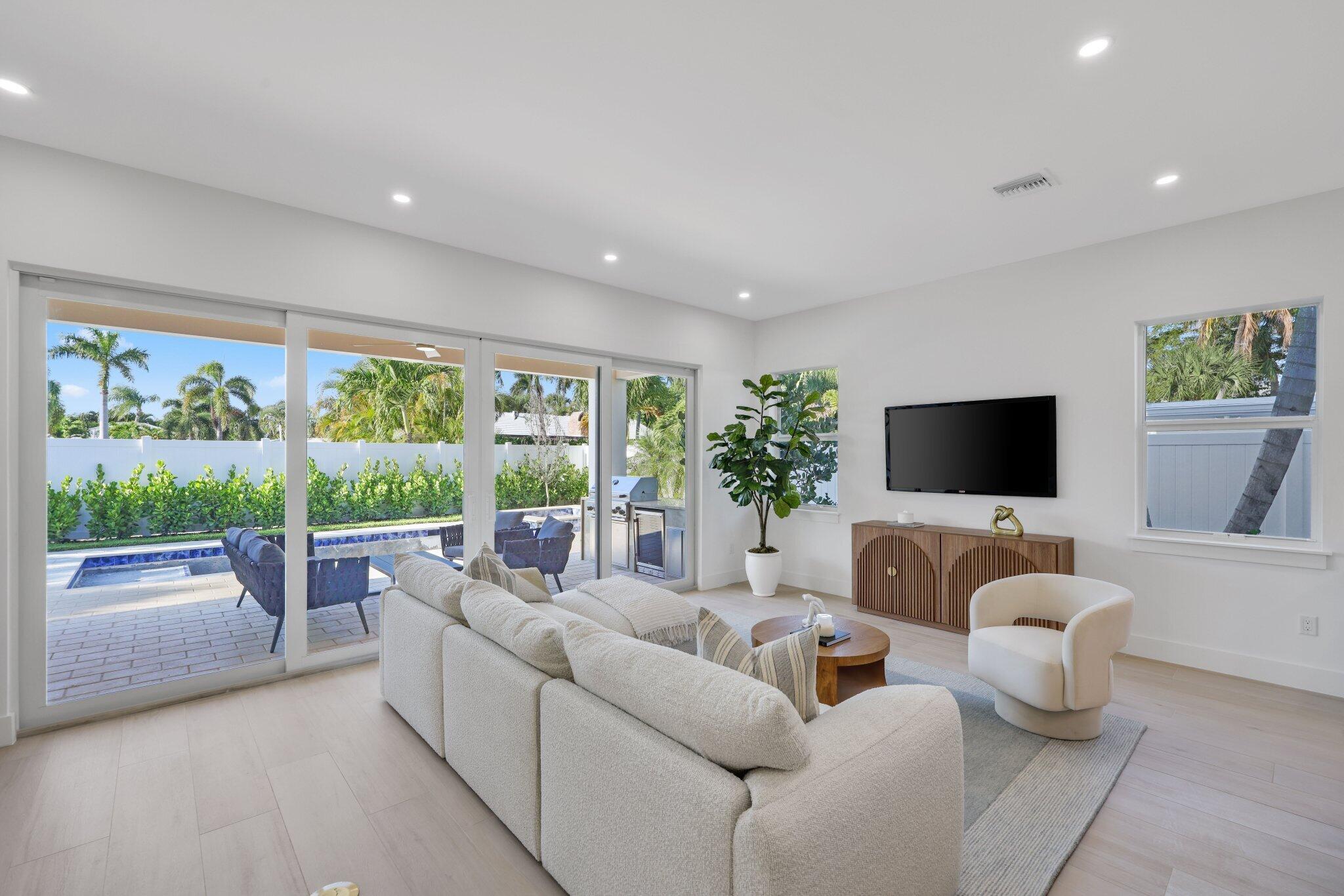 309 Claremont, West Palm Beach FL 33404