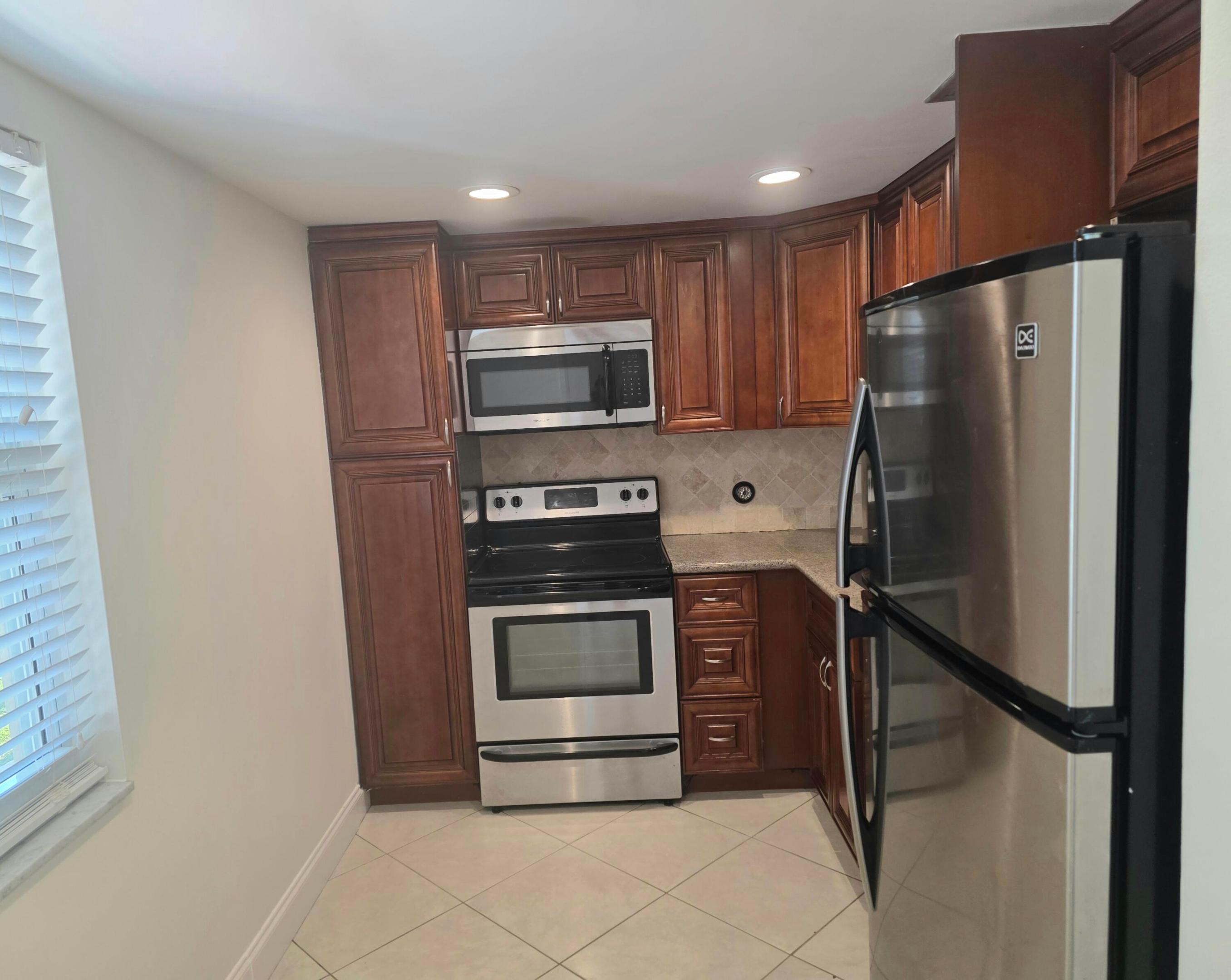 3100 NE 48th #113, Lighthouse Point FL 33064