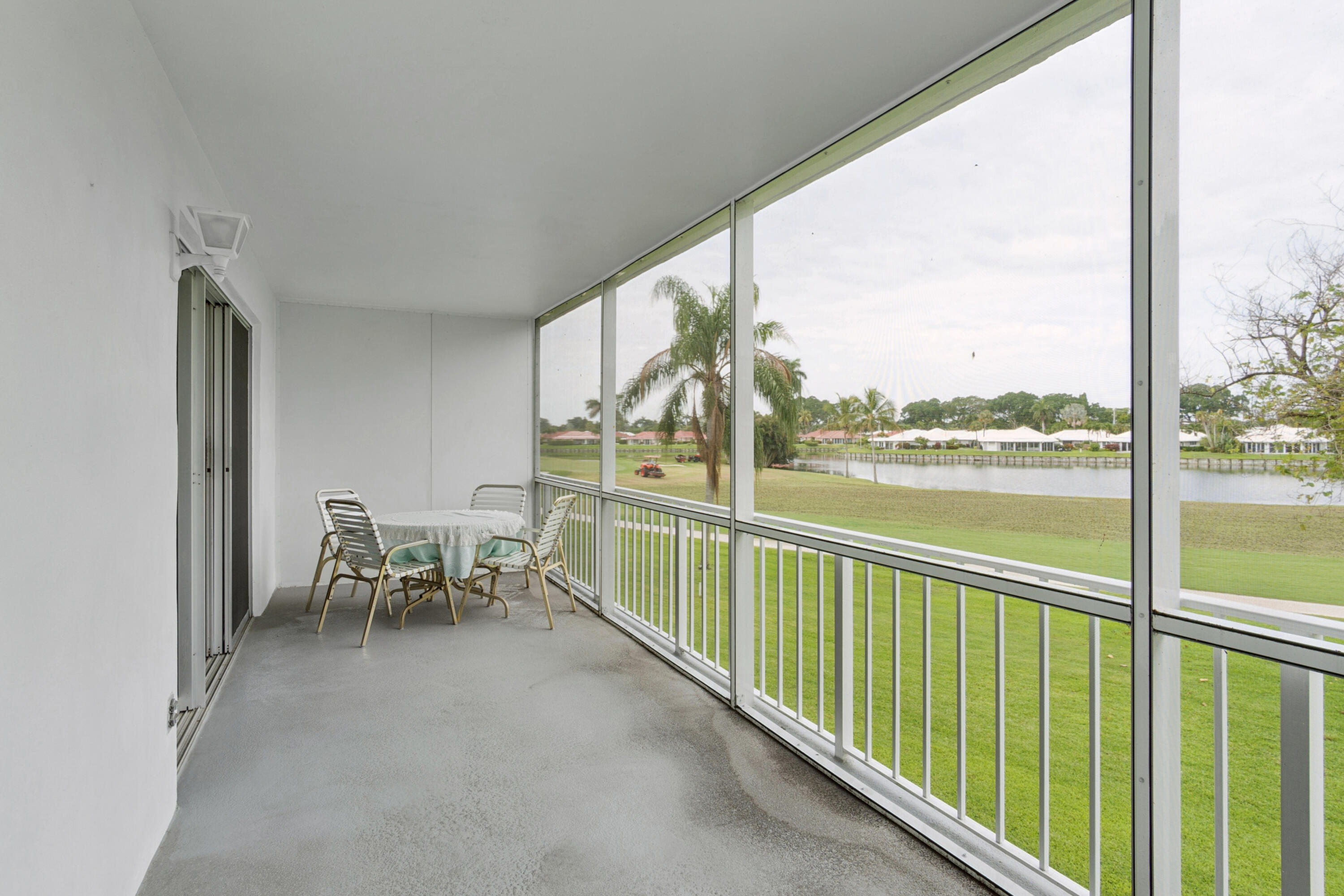 250 John F Kennedy #202, Atlantis FL 33462