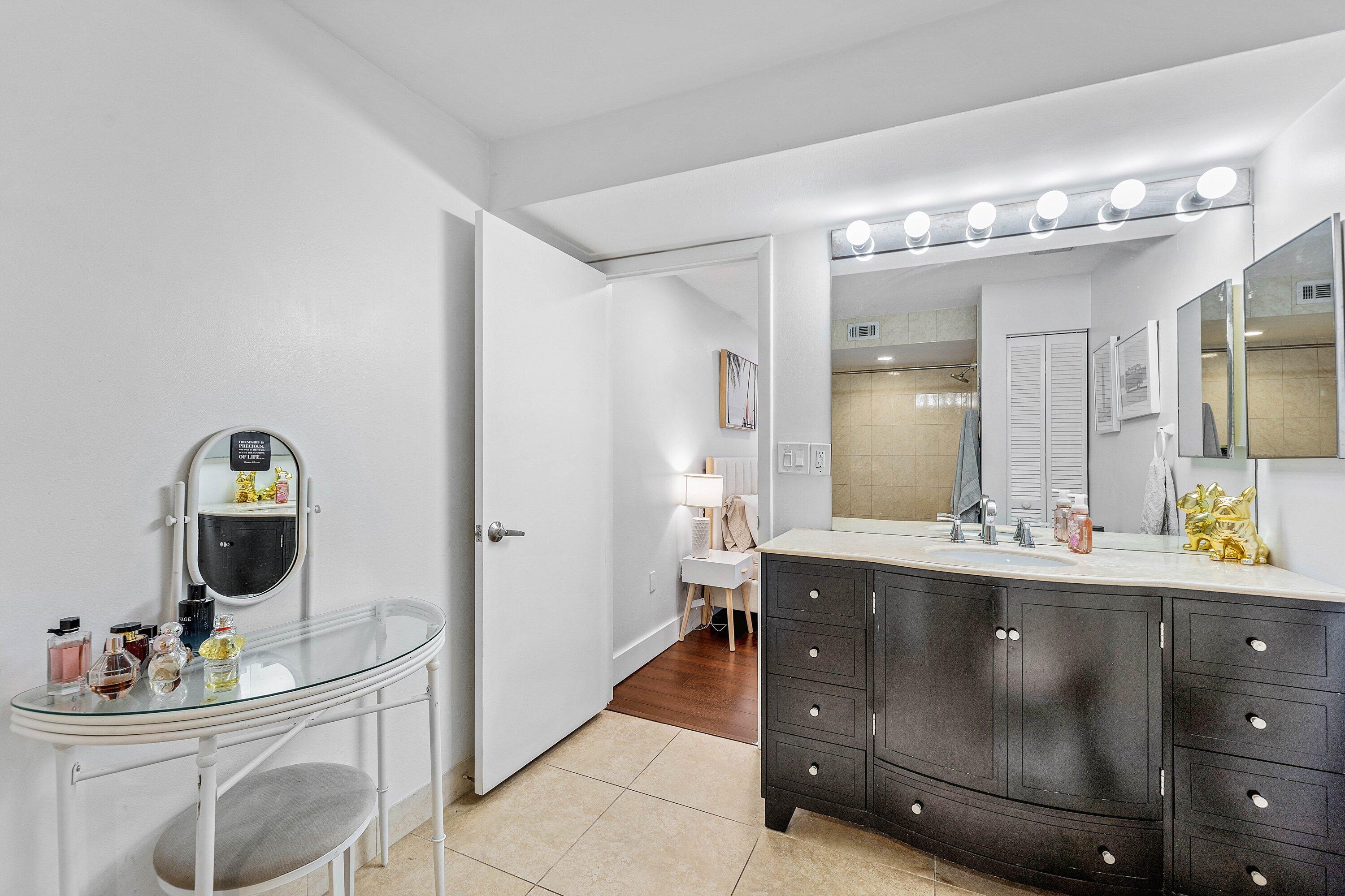 6614 Villa Sonrisa #123, Boca Raton FL 33433