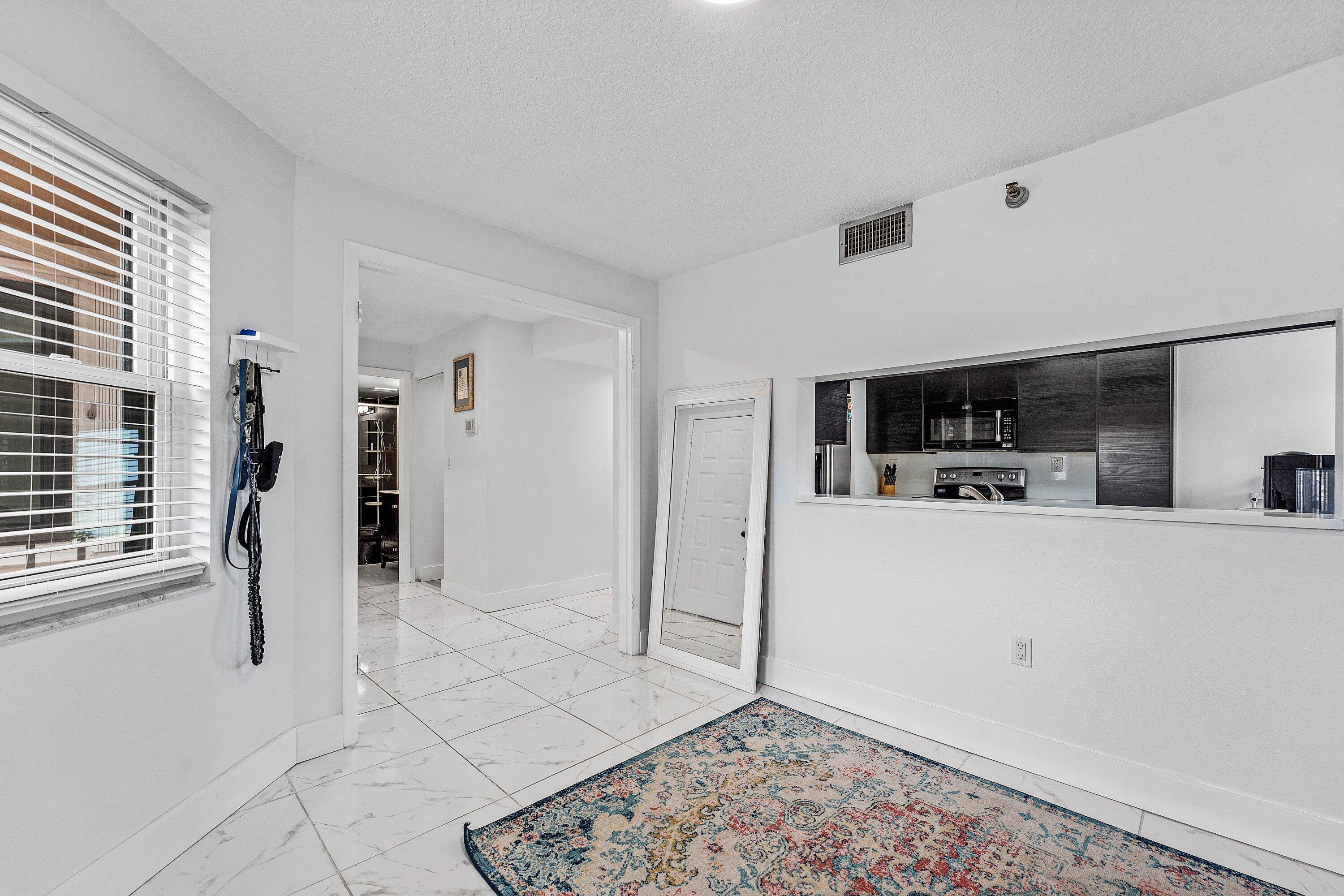 6614 Villa Sonrisa #123, Boca Raton FL 33433