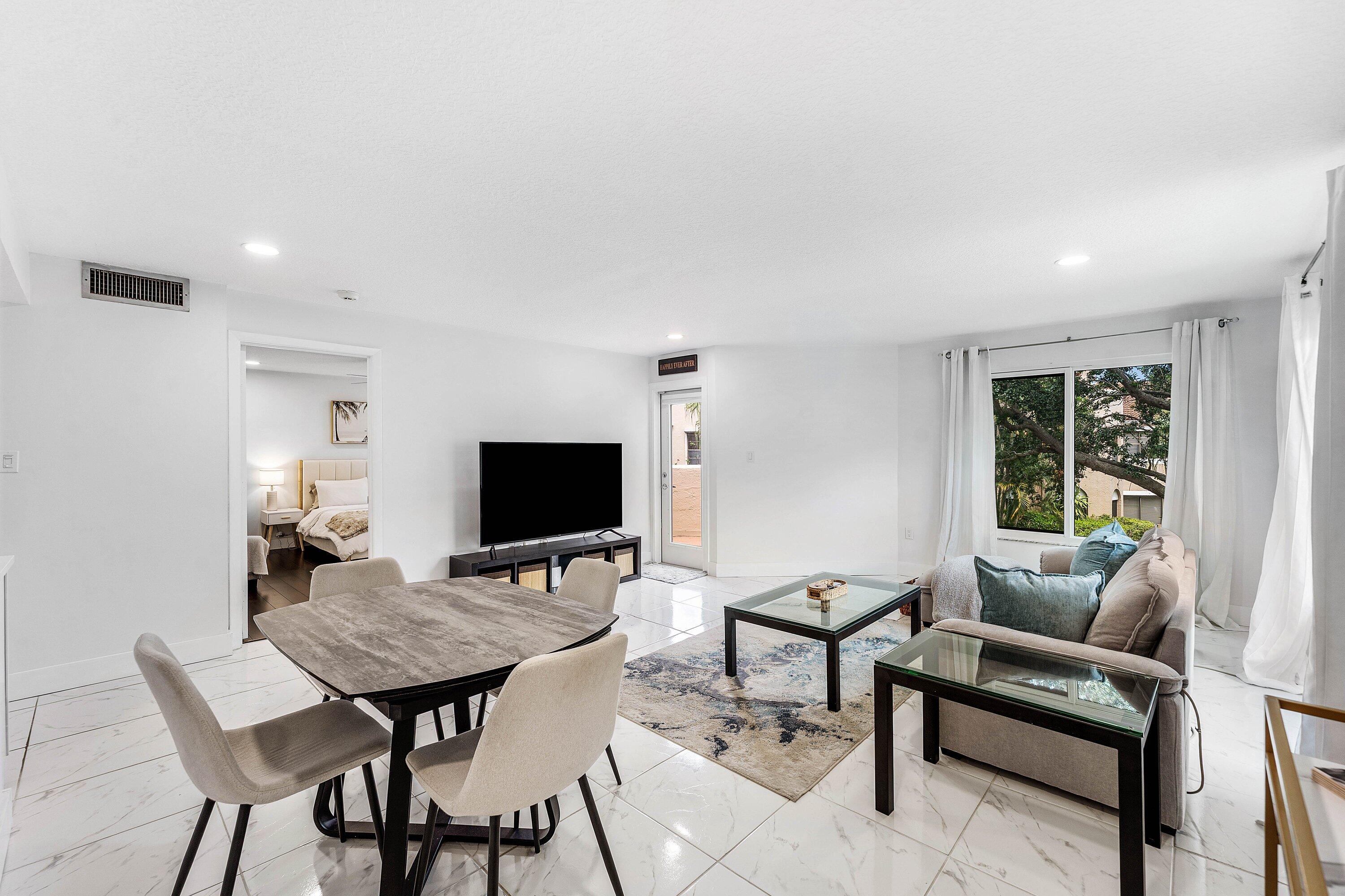 6614 Villa Sonrisa #123, Boca Raton FL 33433