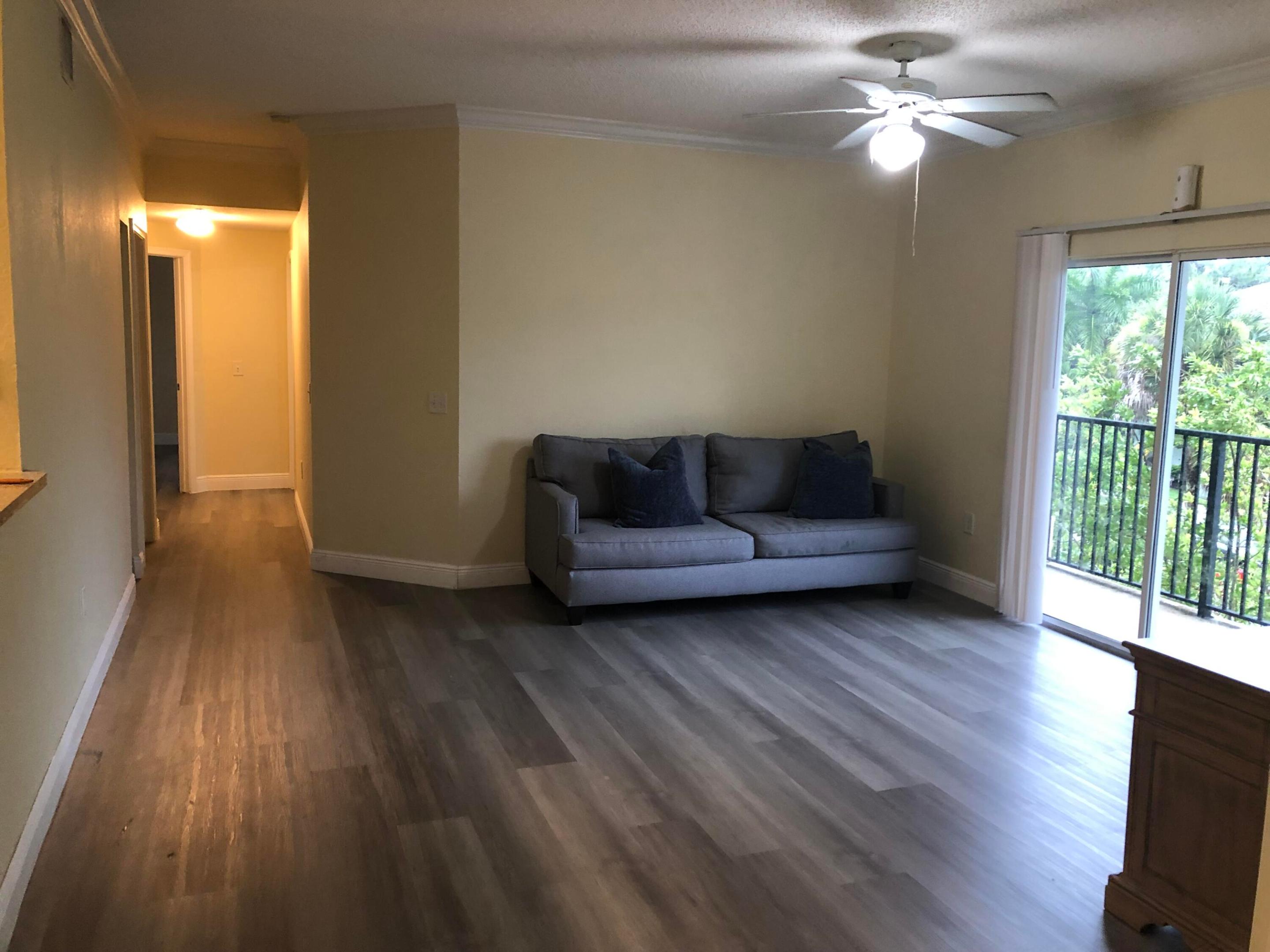 330 Crestwood #303, Royal Palm Beach FL 33411