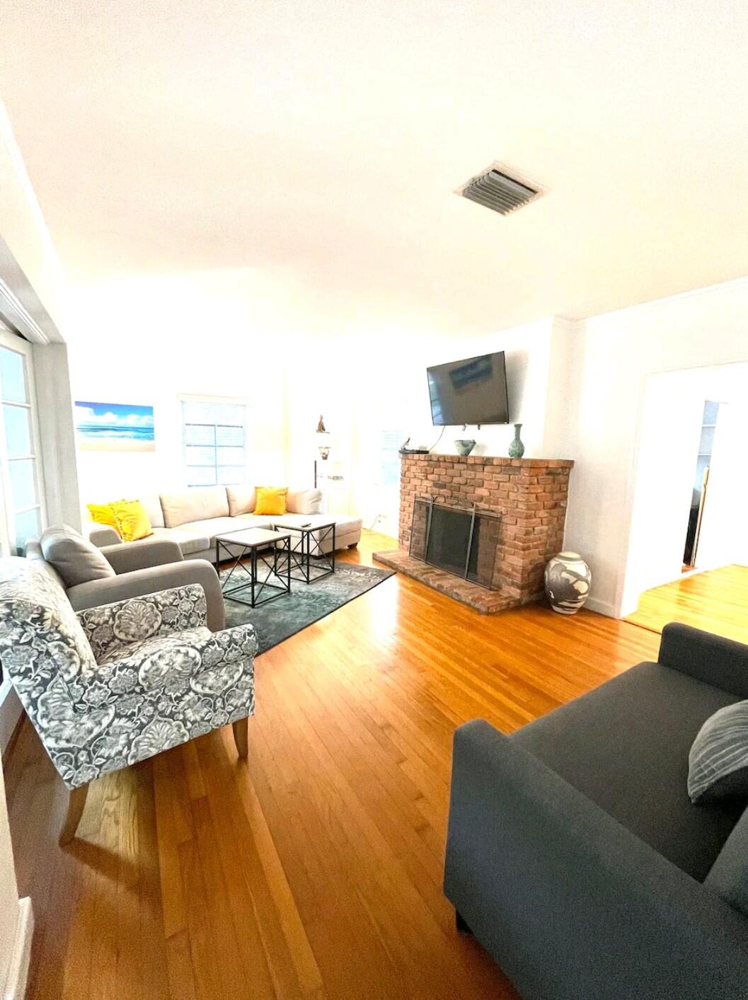 1403 SE 2nd #1, Fort Lauderdale FL 33301