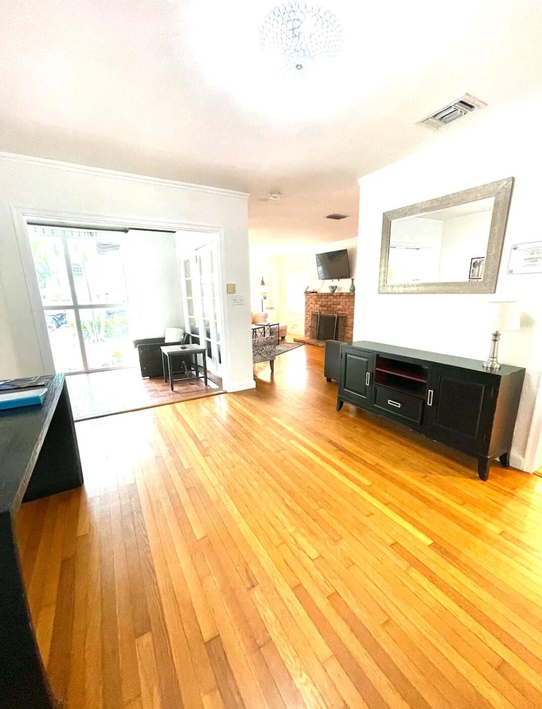 1403 SE 2nd #1, Fort Lauderdale FL 33301
