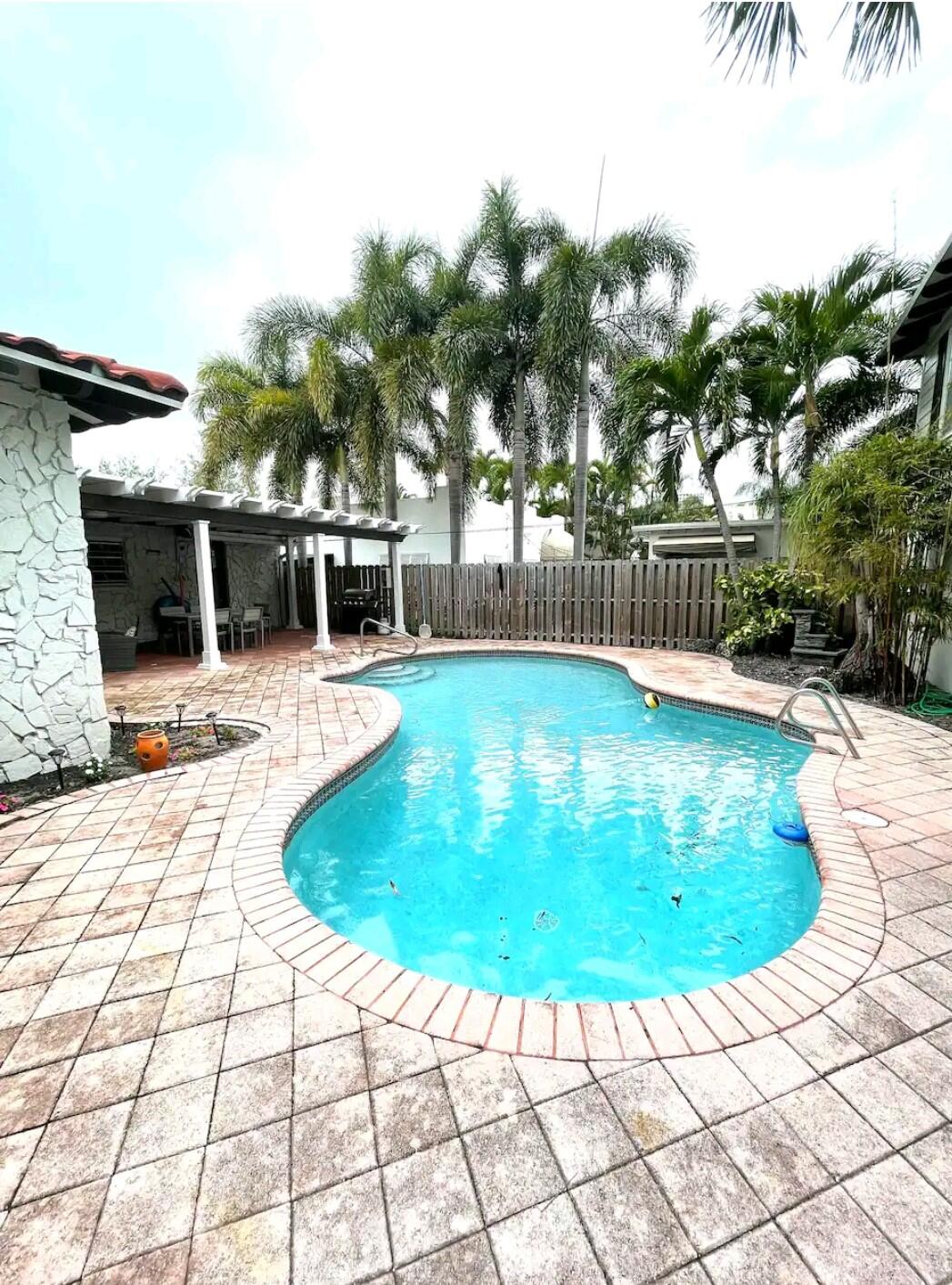 1403 SE 2nd #1, Fort Lauderdale FL 33301