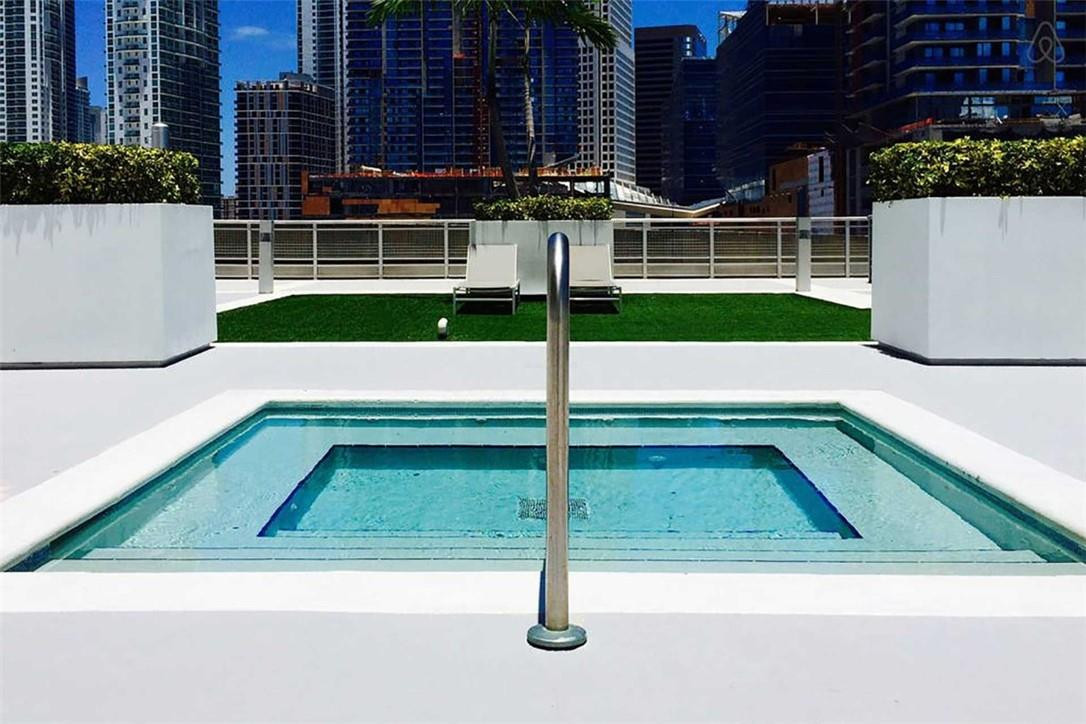 690 SW 1st #Ph2-21, Miami FL 33130