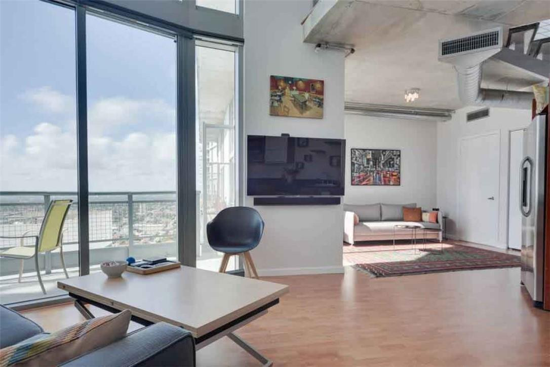 690 SW 1st #Ph2-21, Miami FL 33130