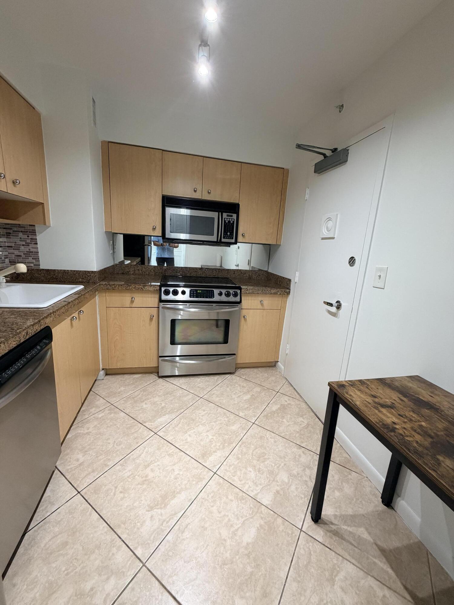 9195 Collins #913, Surfside FL 33154