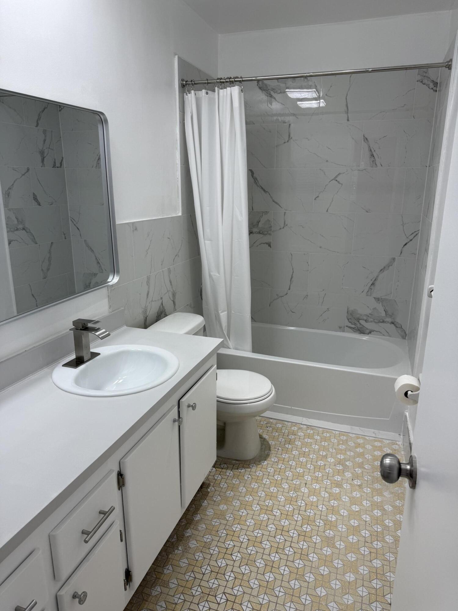1400 NE 55th #206, Fort Lauderdale FL 33334