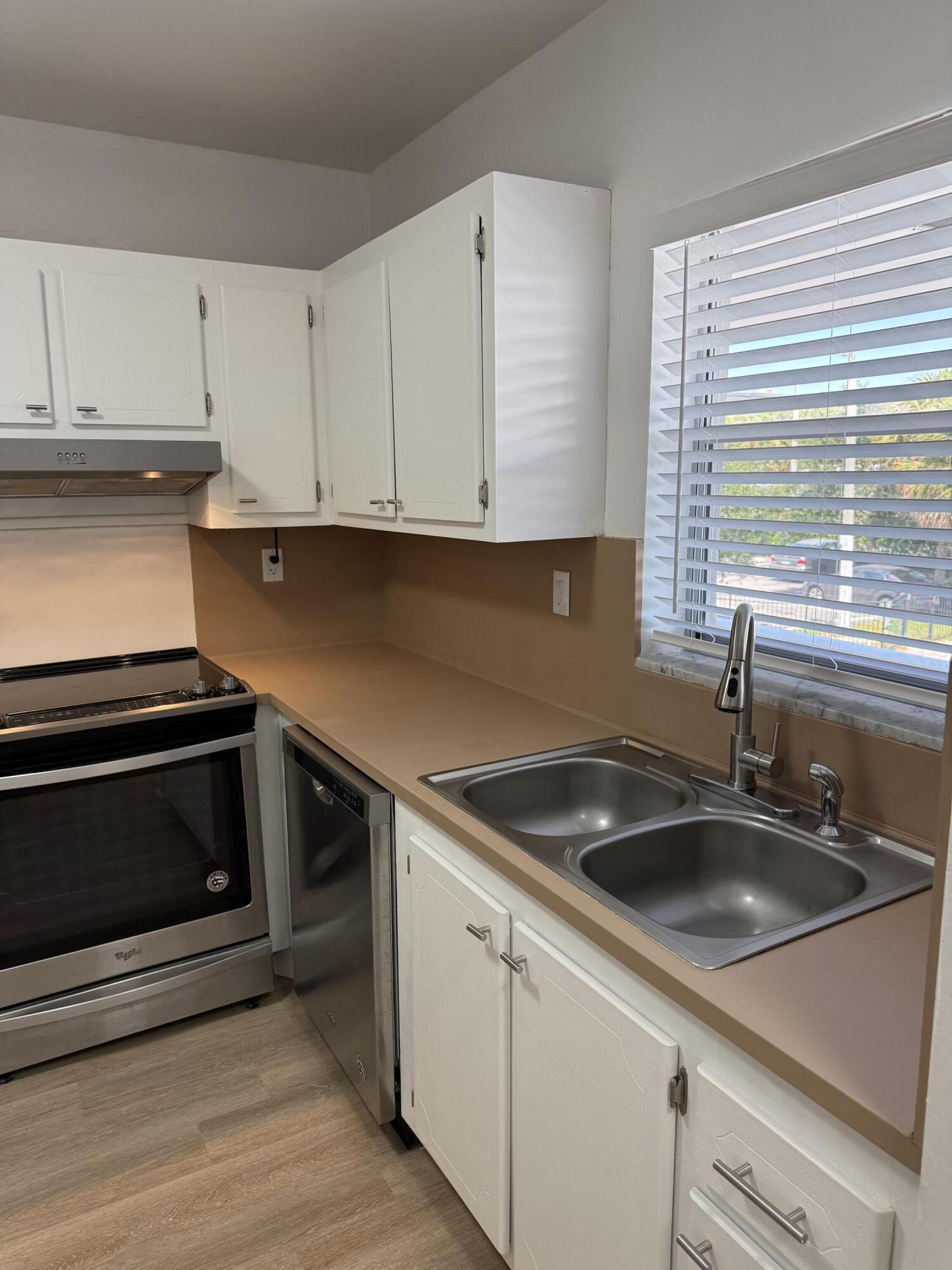 1400 NE 55th #206, Fort Lauderdale FL 33334