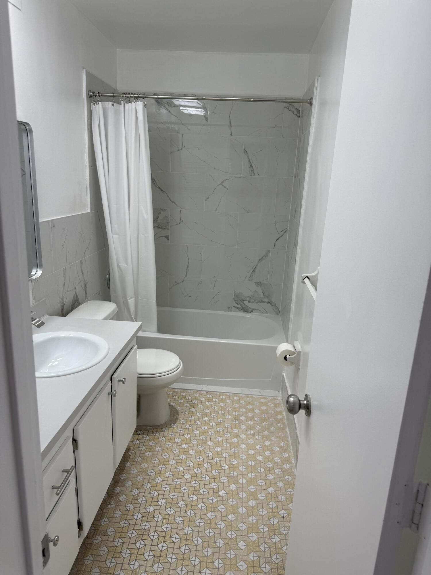 1400 NE 55th #206, Fort Lauderdale FL 33334