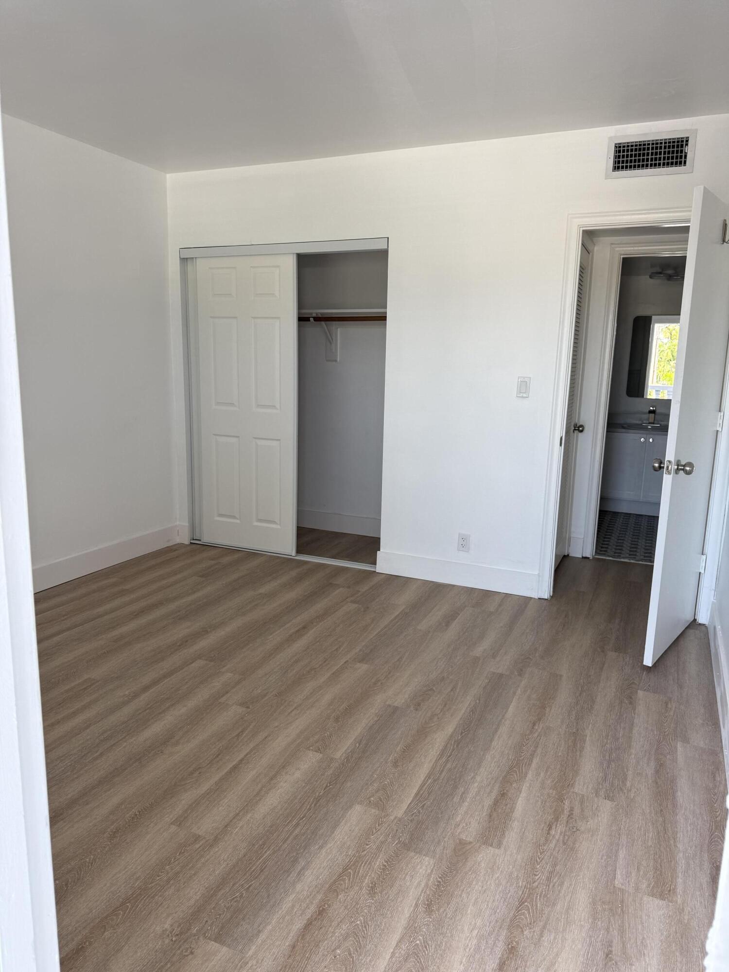 1400 NE 55th #206, Fort Lauderdale FL 33334