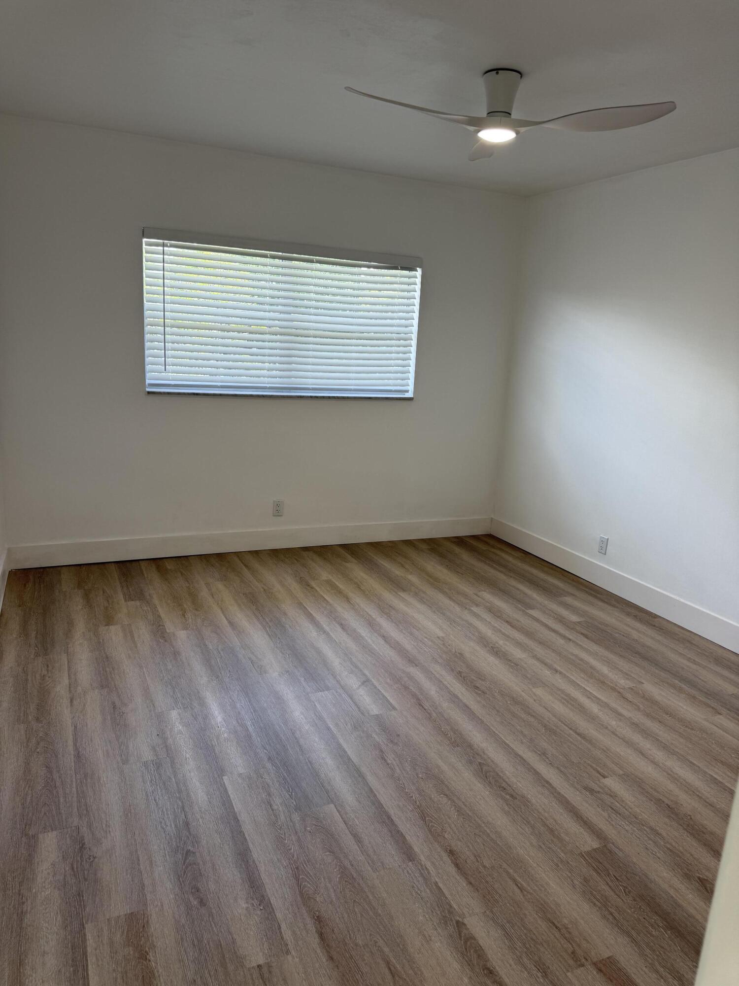 1400 NE 55th #206, Fort Lauderdale FL 33334