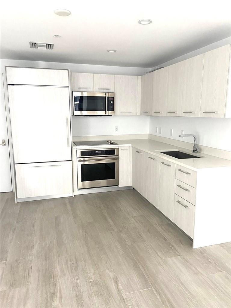 45 SW 9th #3707, Miami FL 33130