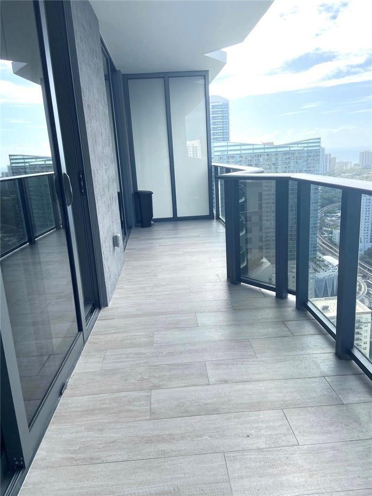 45 SW 9th #3707, Miami FL 33130