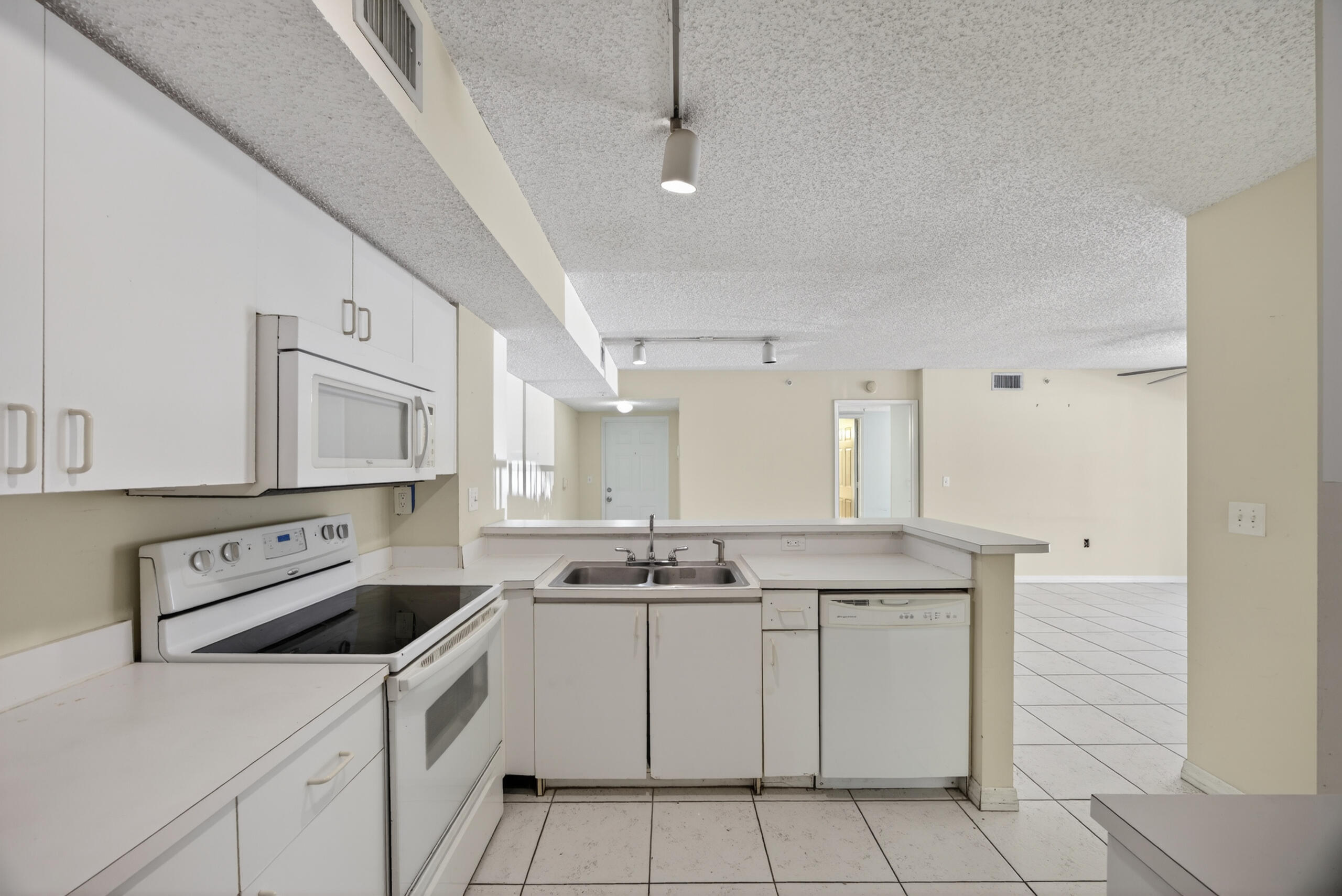 3844 Lyons #101-4, Coconut Creek FL 33073