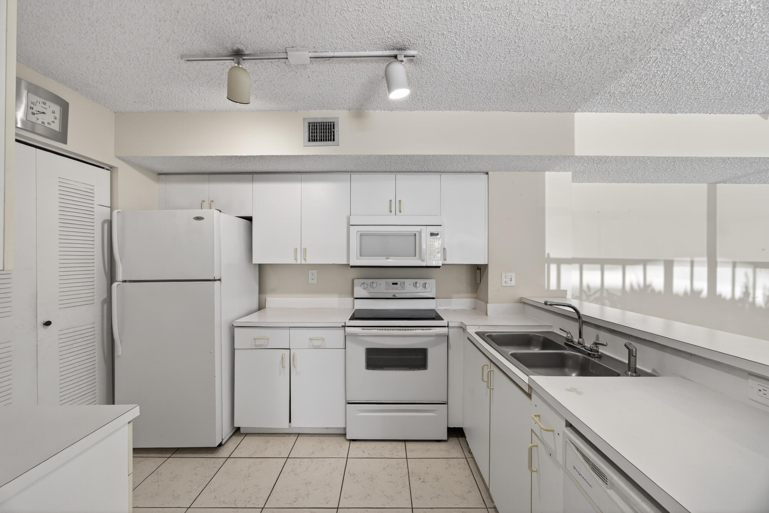 3844 Lyons #101-4, Coconut Creek FL 33073
