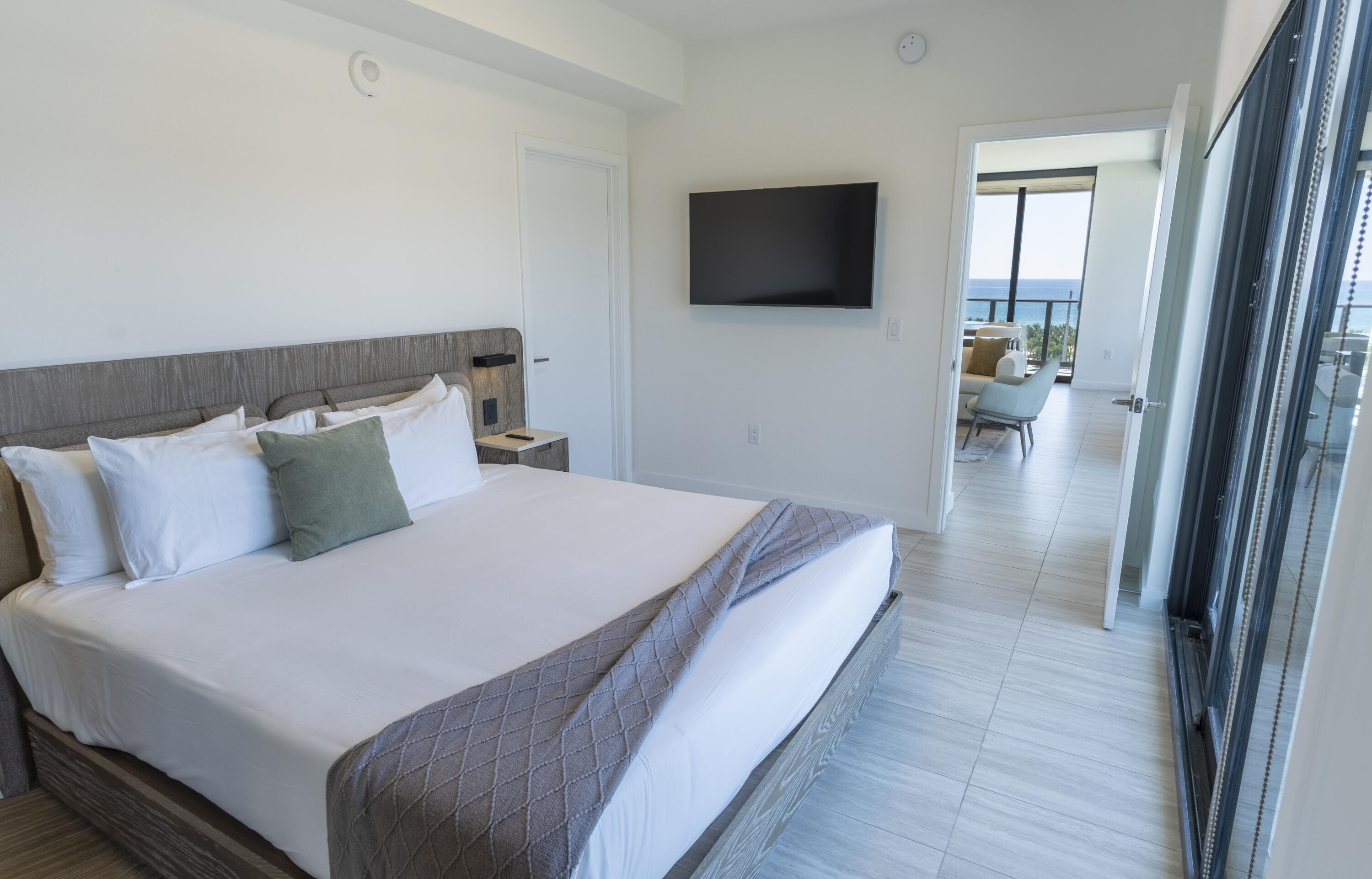 580 72nd #1102, Miami Beach FL 33141