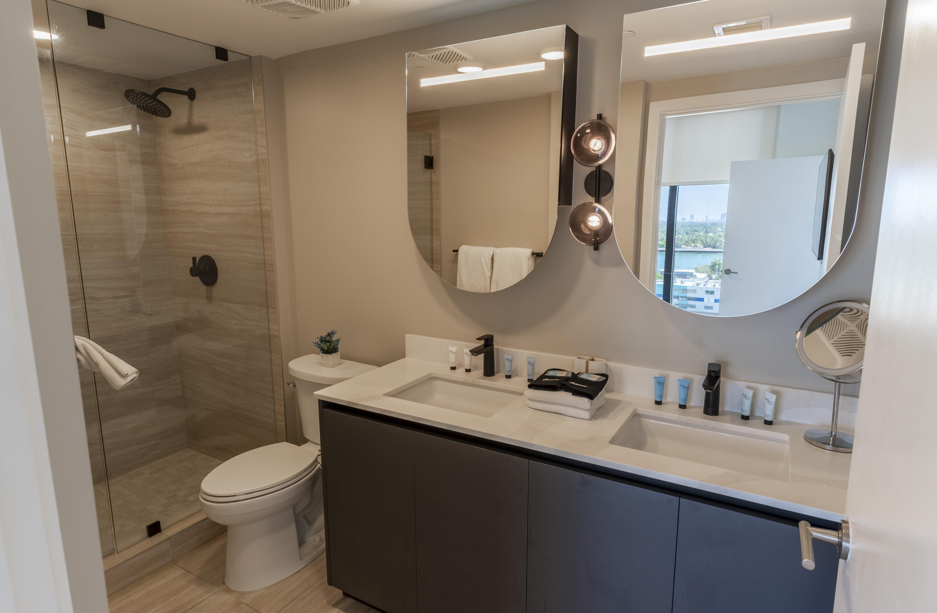 580 72nd #1102, Miami Beach FL 33141