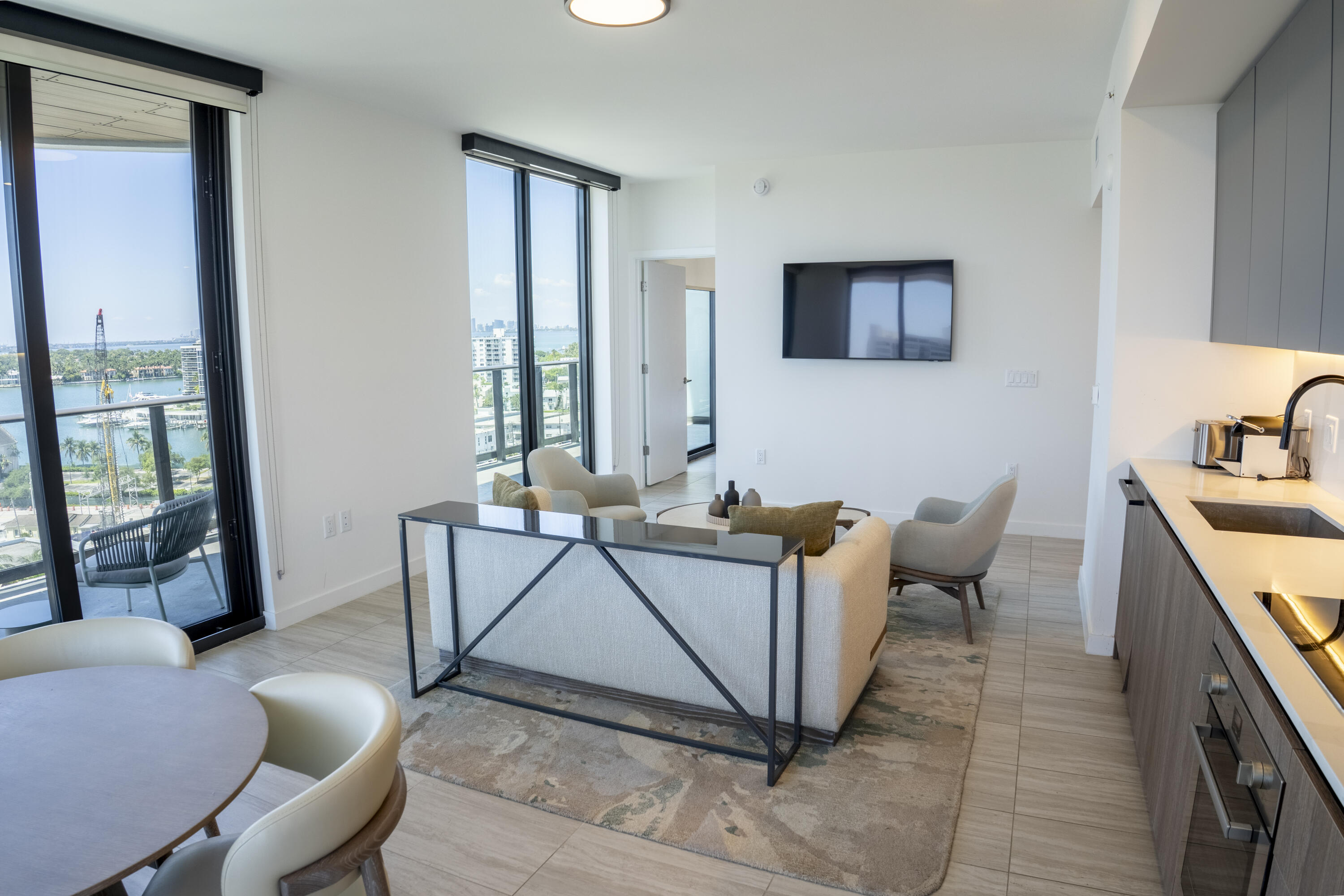 580 72nd #1102, Miami Beach FL 33141